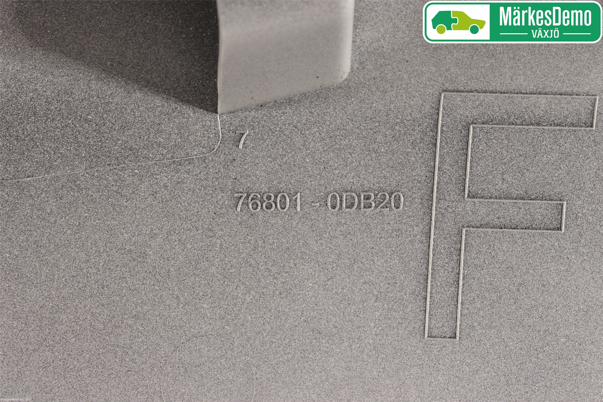 Toyota YARIS XP130 15-20 Refleksplate - Skiltplate