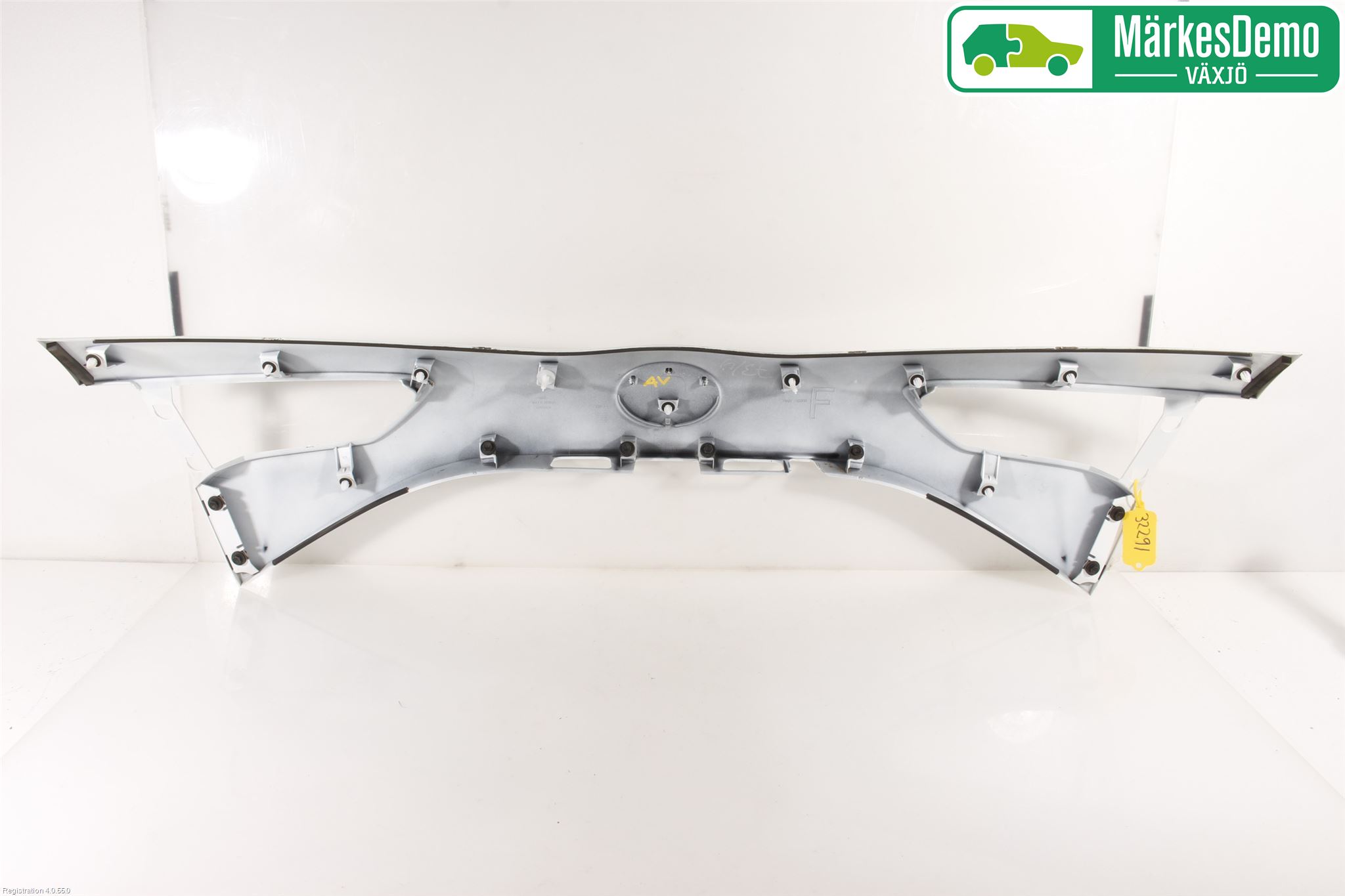 Toyota YARIS XP130 15-20 Refleksplate - Skiltplate