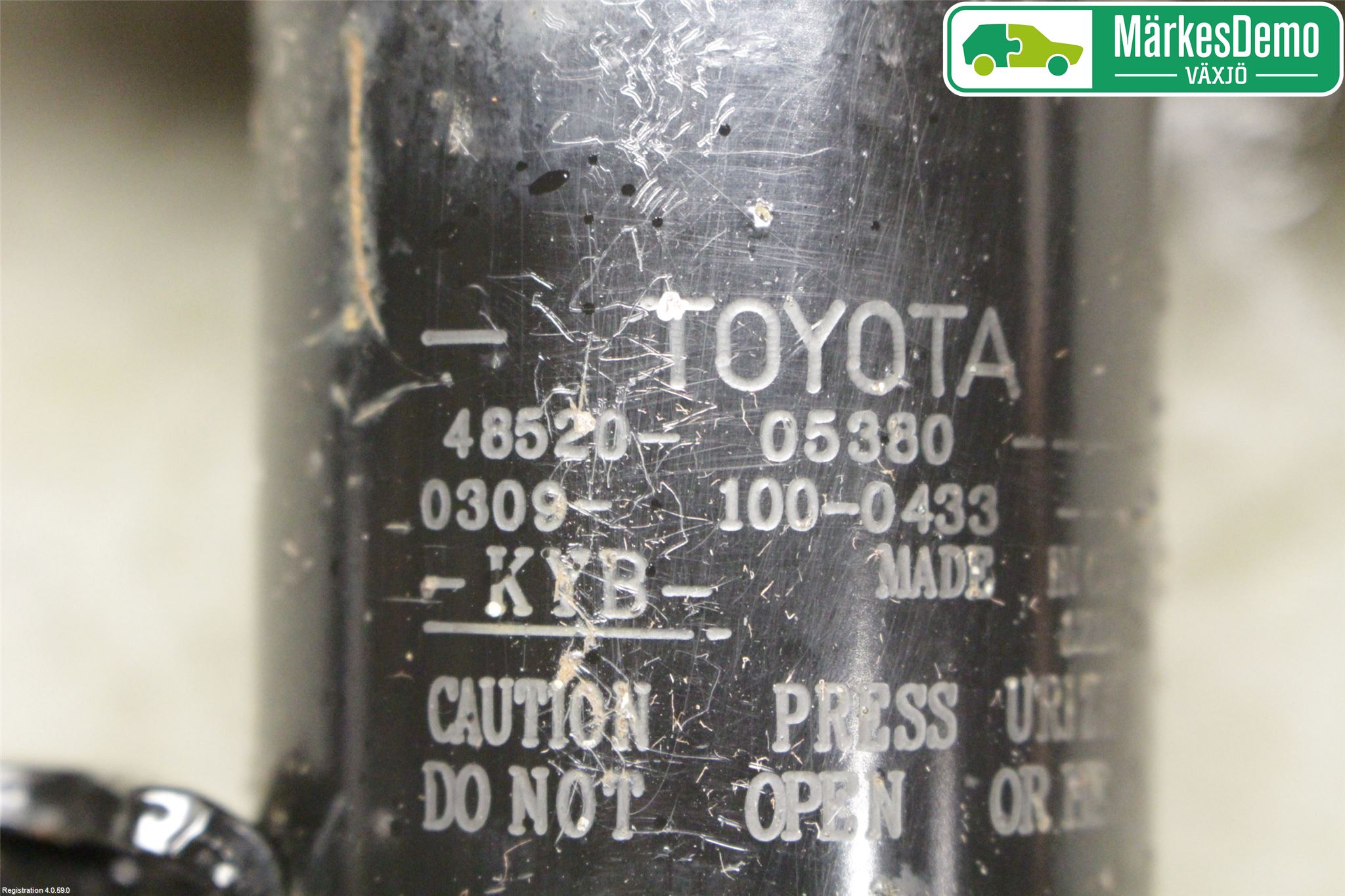 Toyota AVENSIS 16-18 Fjærbein Foran Venstre