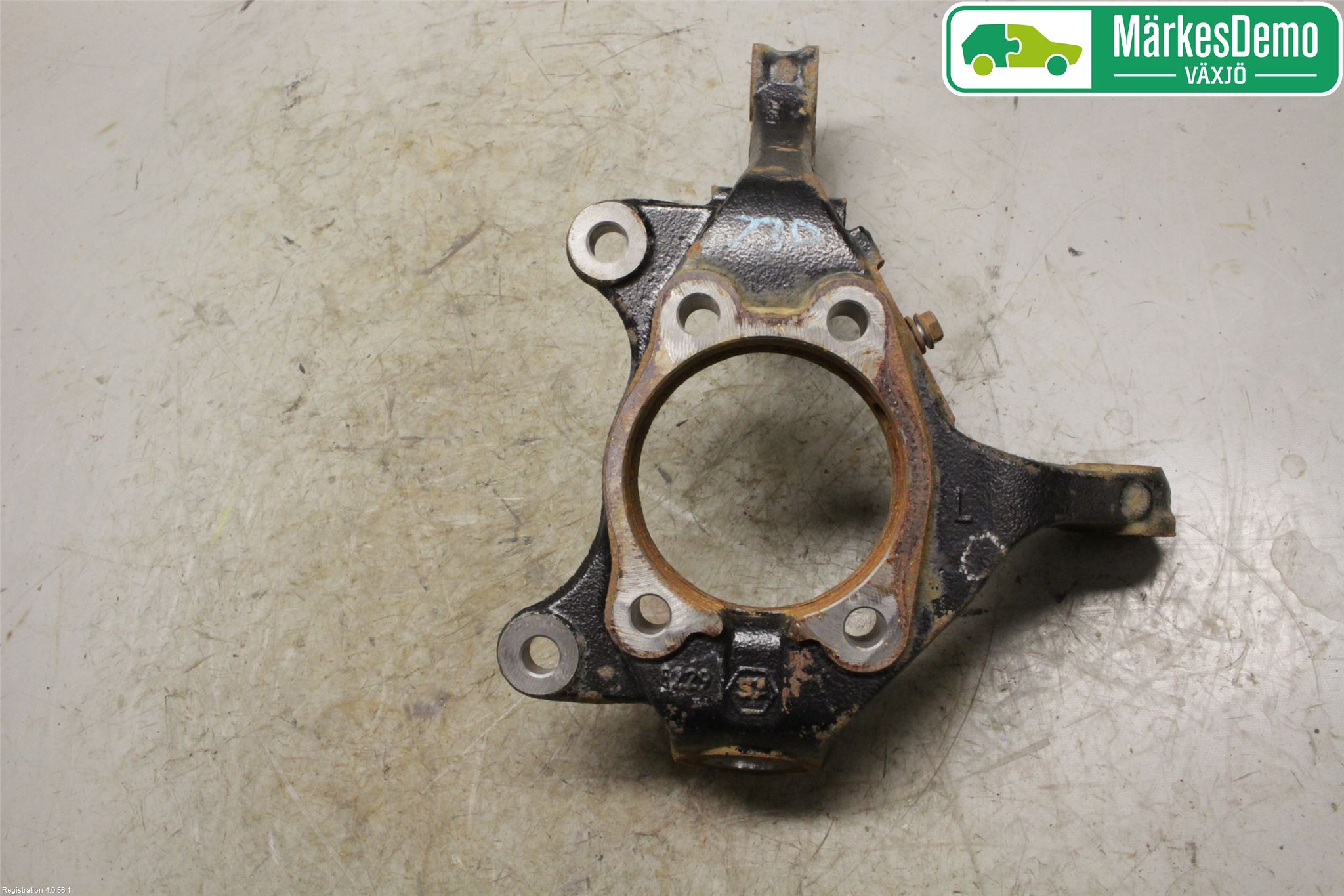Toyota AURIS 13-19 Spindel Vf