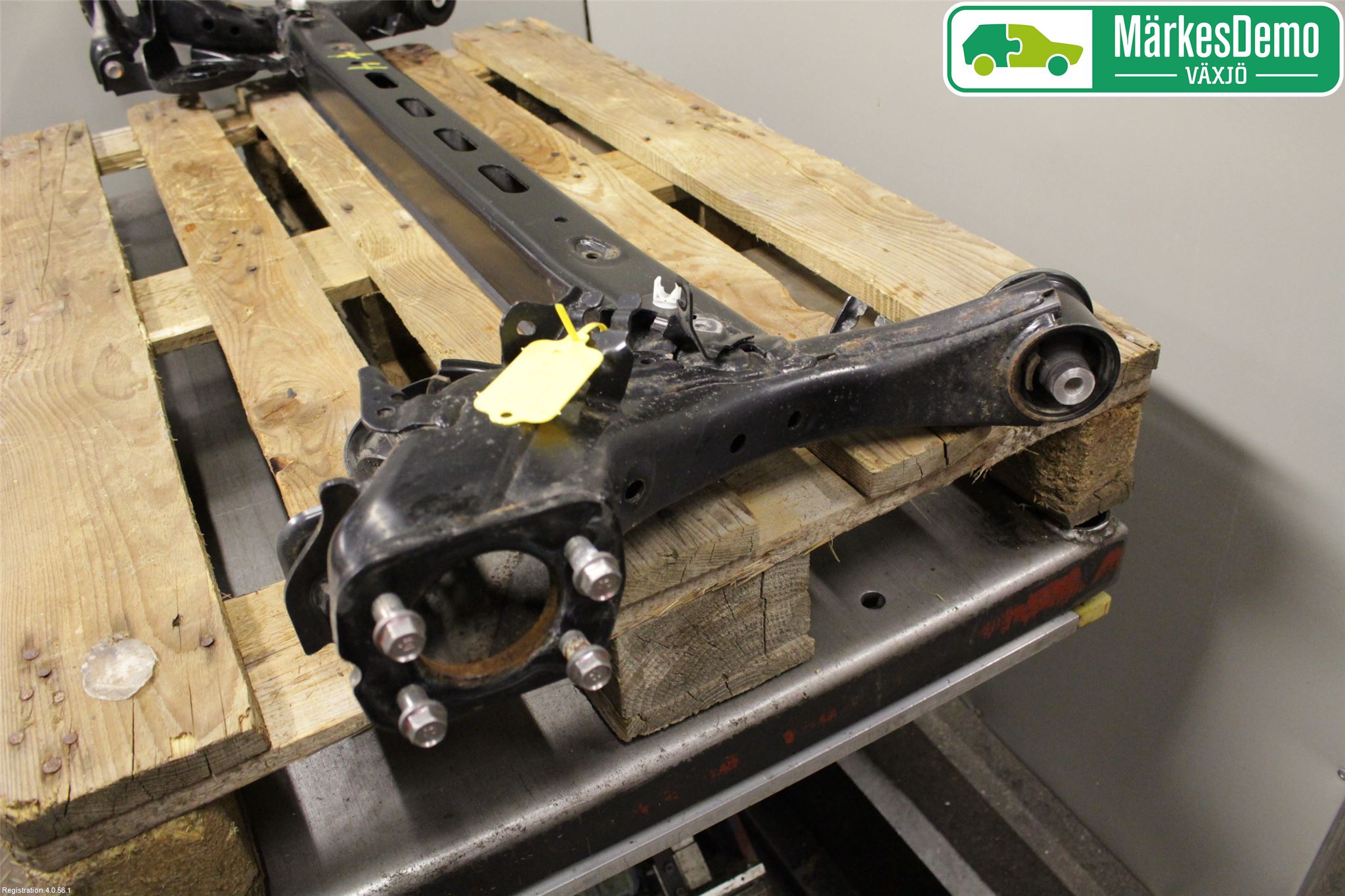 Suzuki SWIFT 17-24 Bakaksel Feste Travers-Ramme