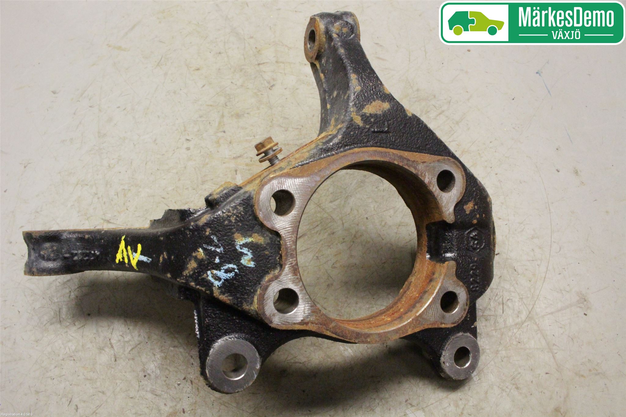 Toyota AURIS 13-19 Spindel Vf