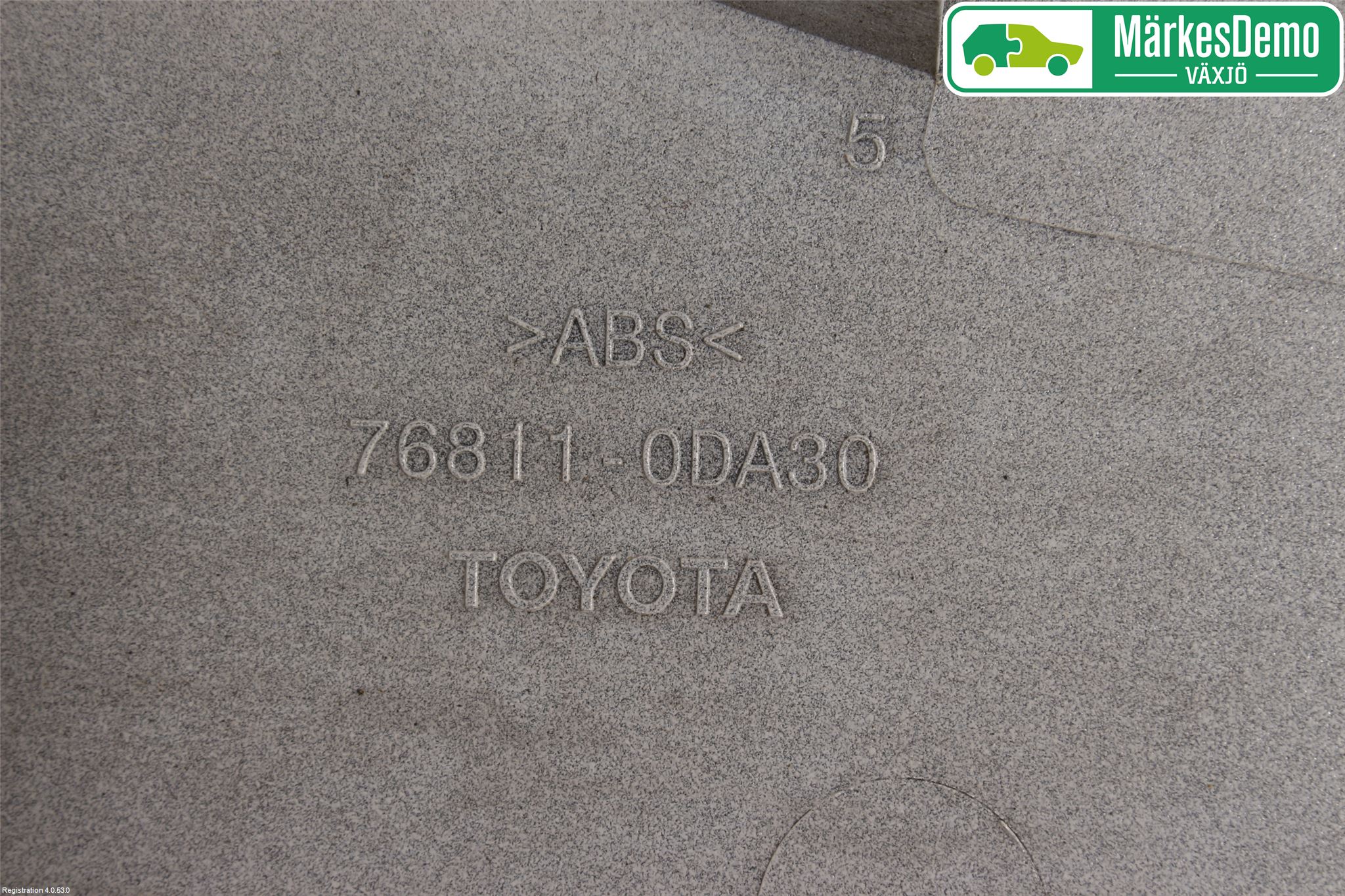 Toyota YARIS XP130 15-20 Refleksplate - Skiltplate