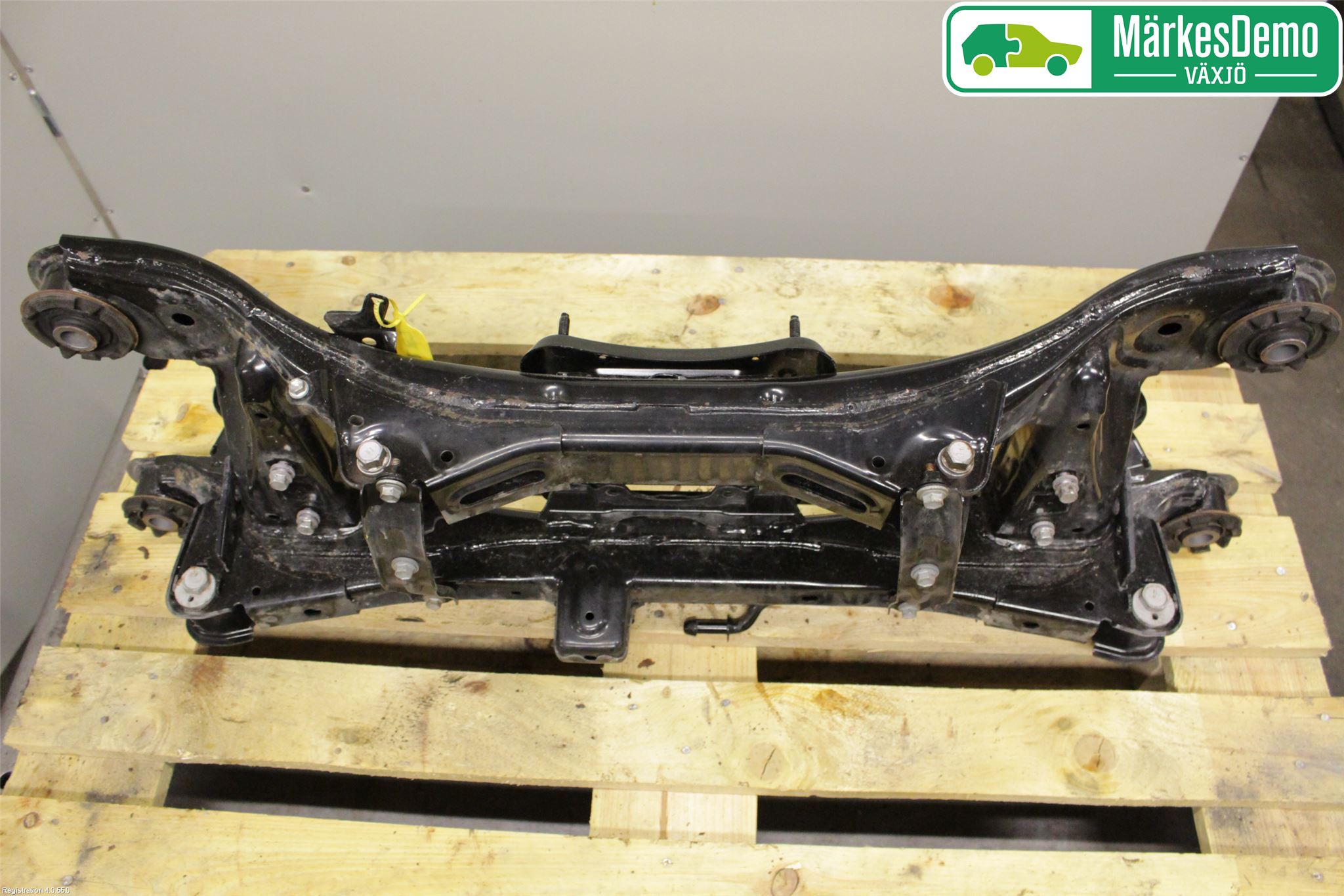 Toyota AVENSIS 16-18 Bakaksel Feste Travers-Ramme