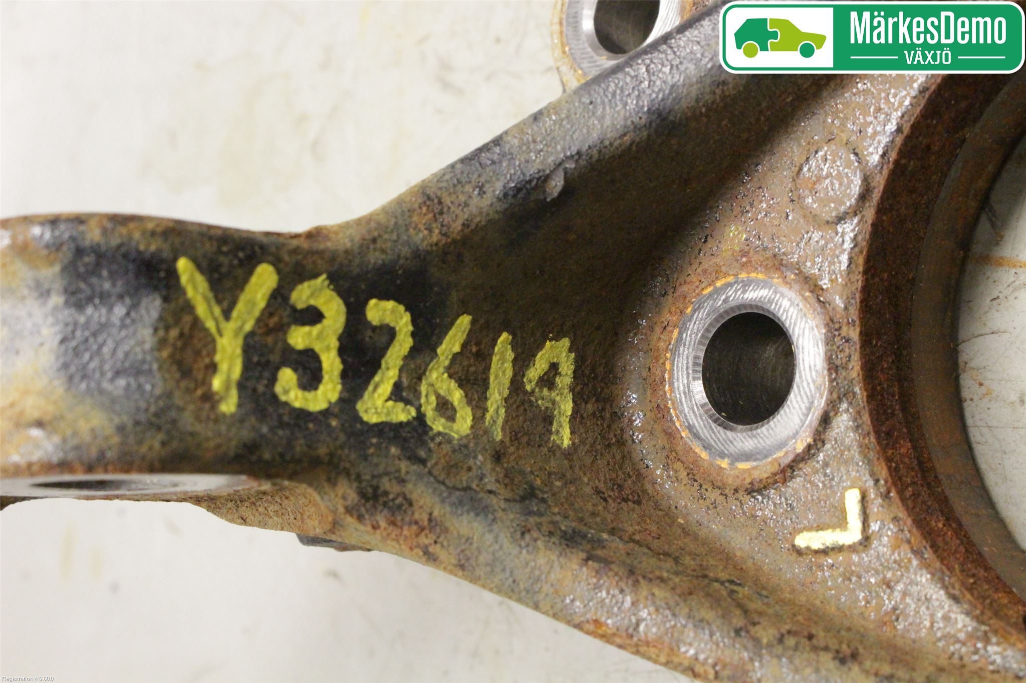 Toyota PRIUS (ZVW50) 16-21 Spindel Vf