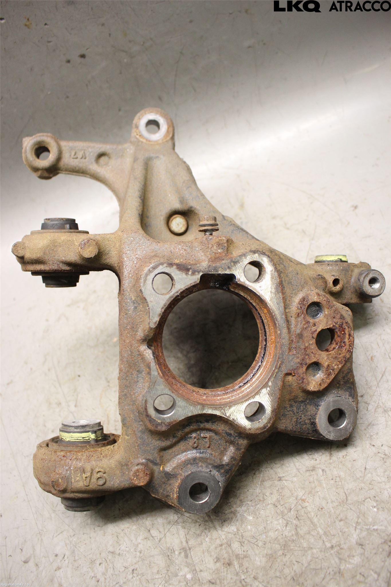 Toyota COROLLA CROSS XG10 22- Spindel Vb