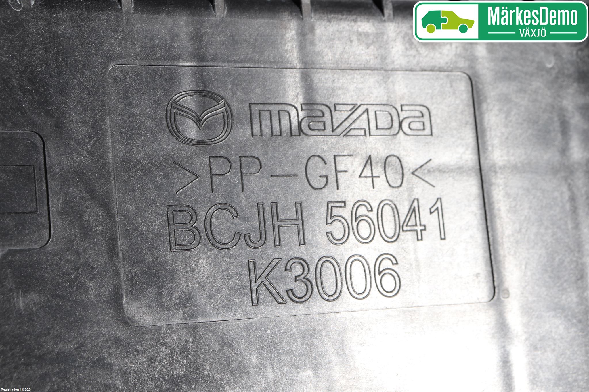 Mazda 3 IV 19- Batterikasse - Feste - Holder