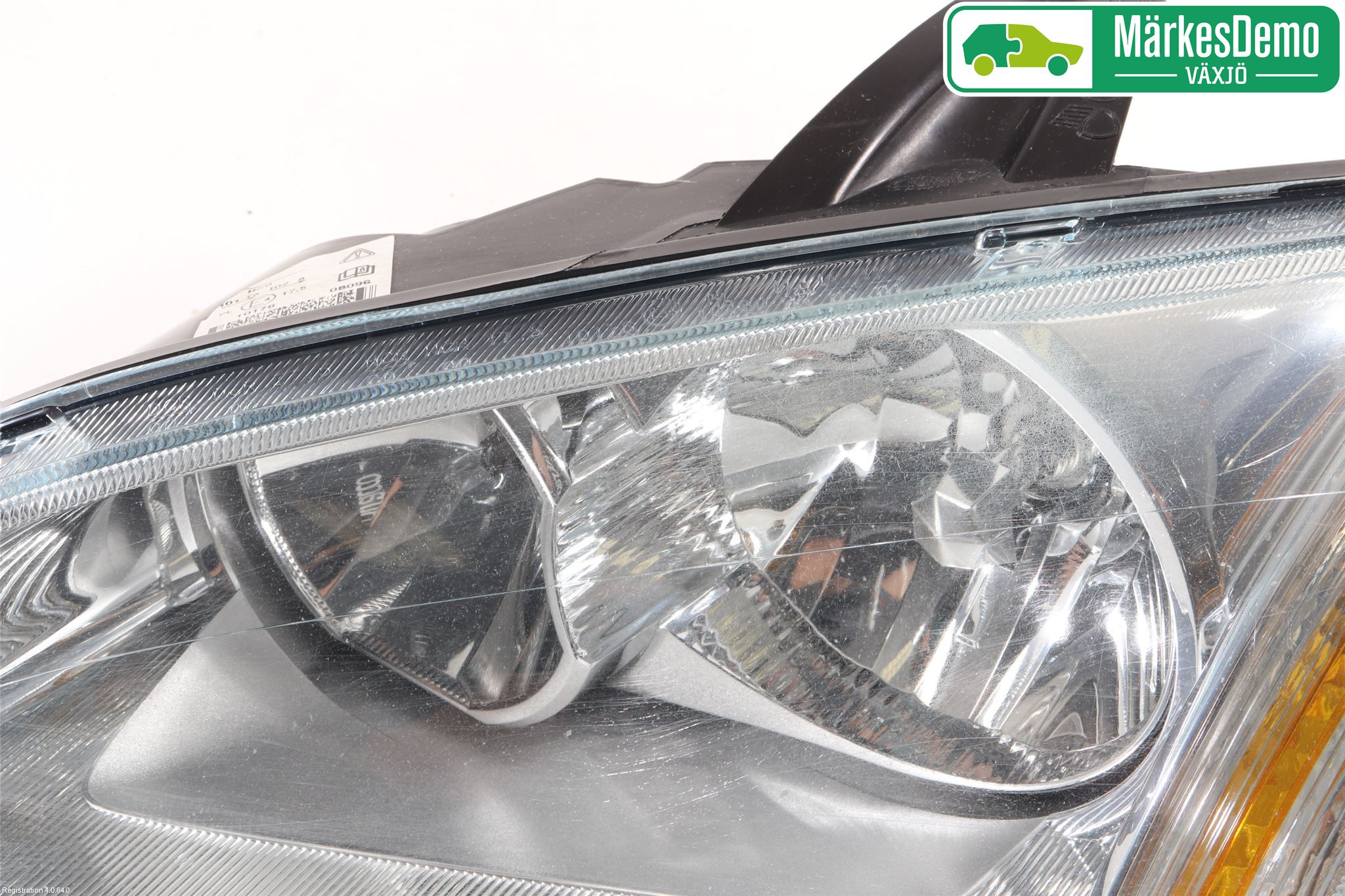 Ford FOCUS     04-07 Frontlykt Venstre