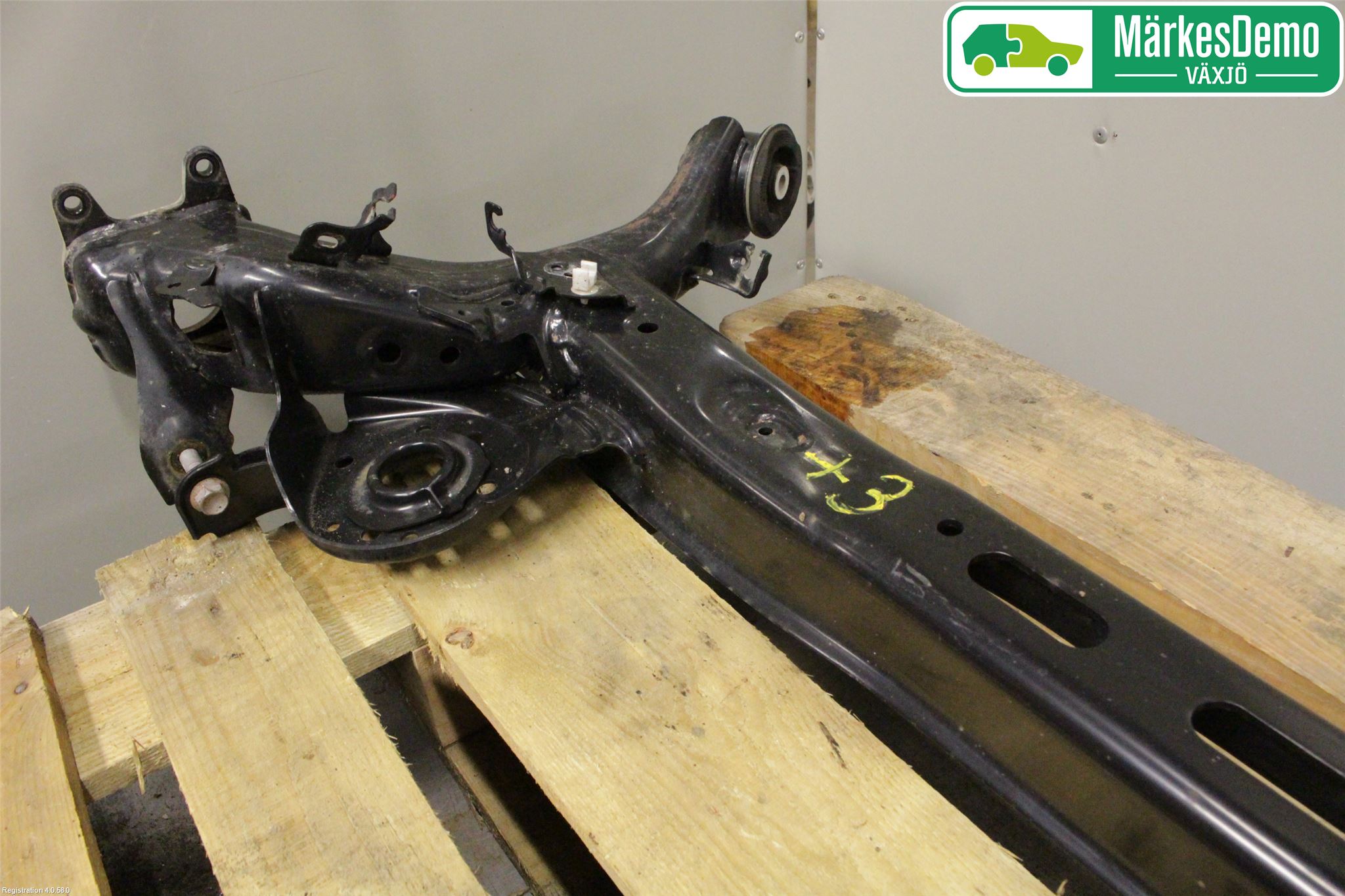 Suzuki SWIFT 17-24 Bakaksel Feste Travers-Ramme
