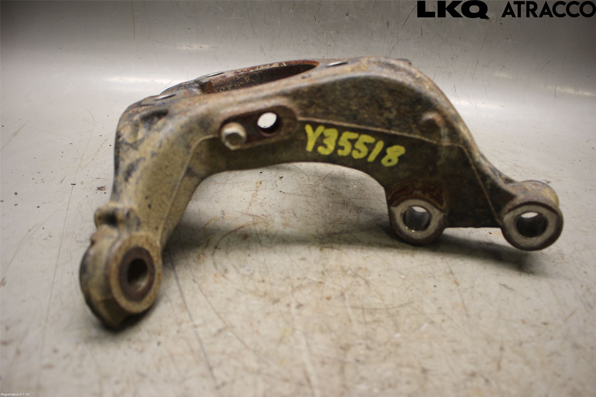 Toyota COROLLA CROSS XG10 22- Spindel Vf