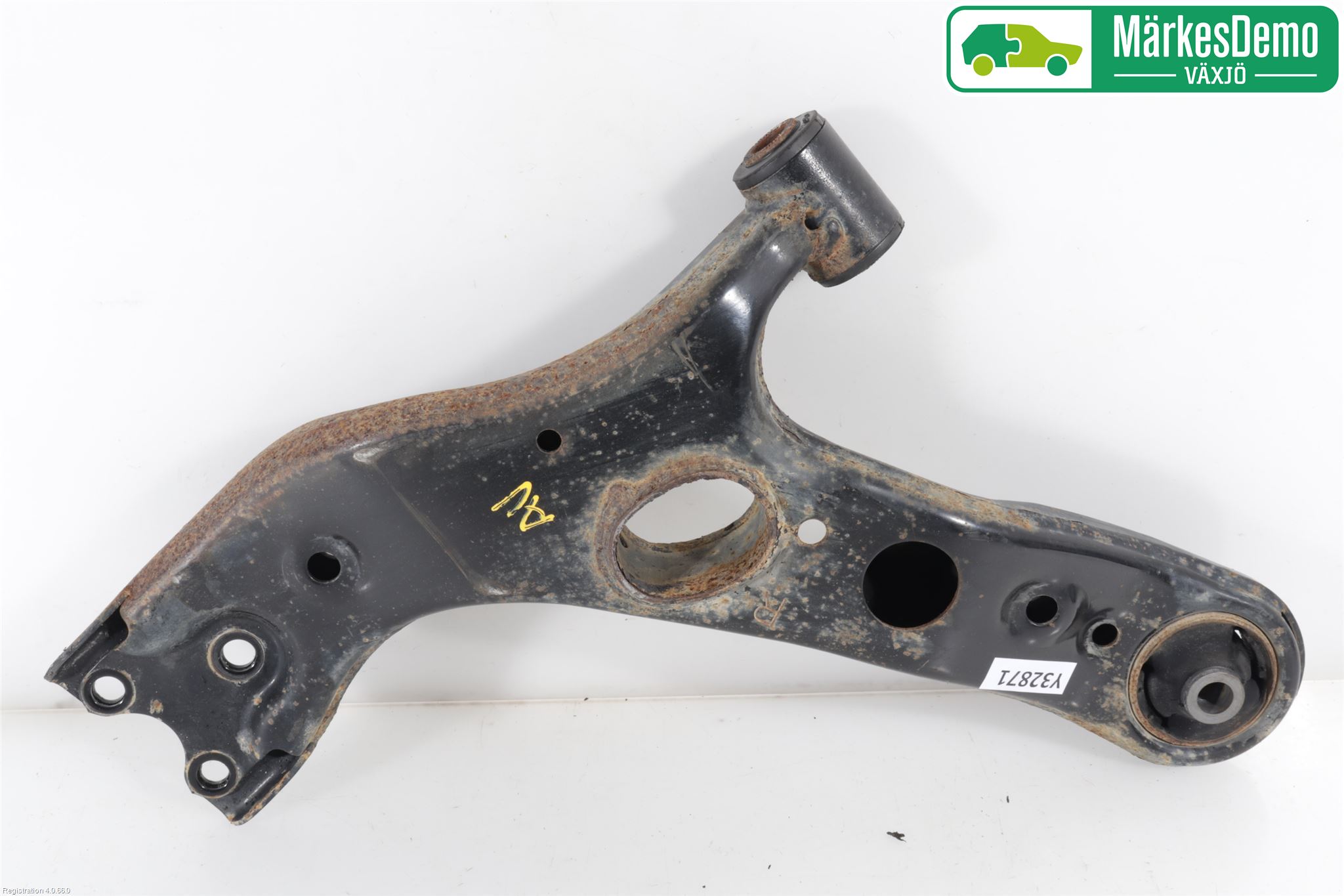 Toyota RAV4 13-18 Bærearm Foran Høyre Nedre