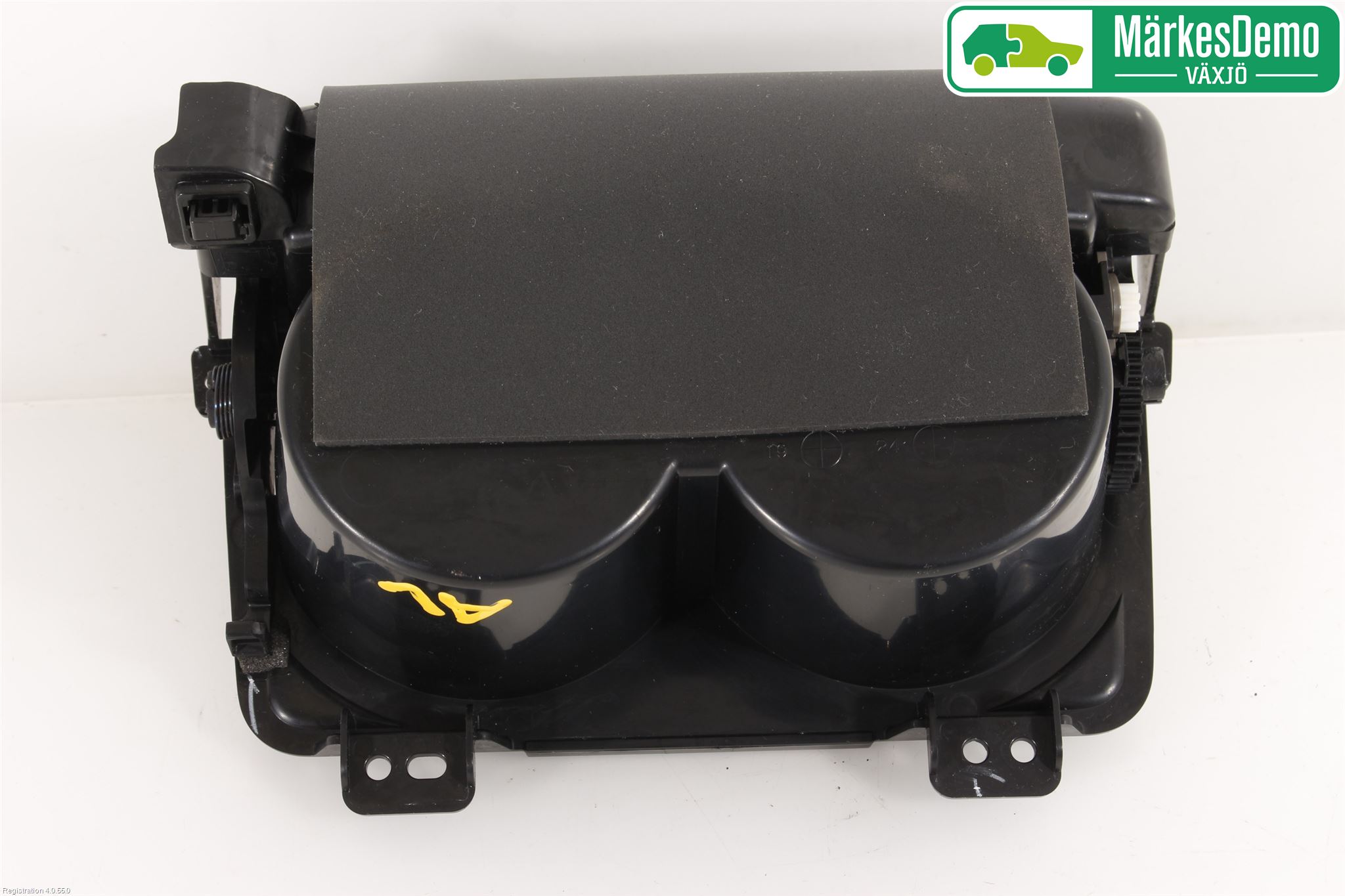 Mitsubishi OUTLANDER 13-21 Innr Koppholder