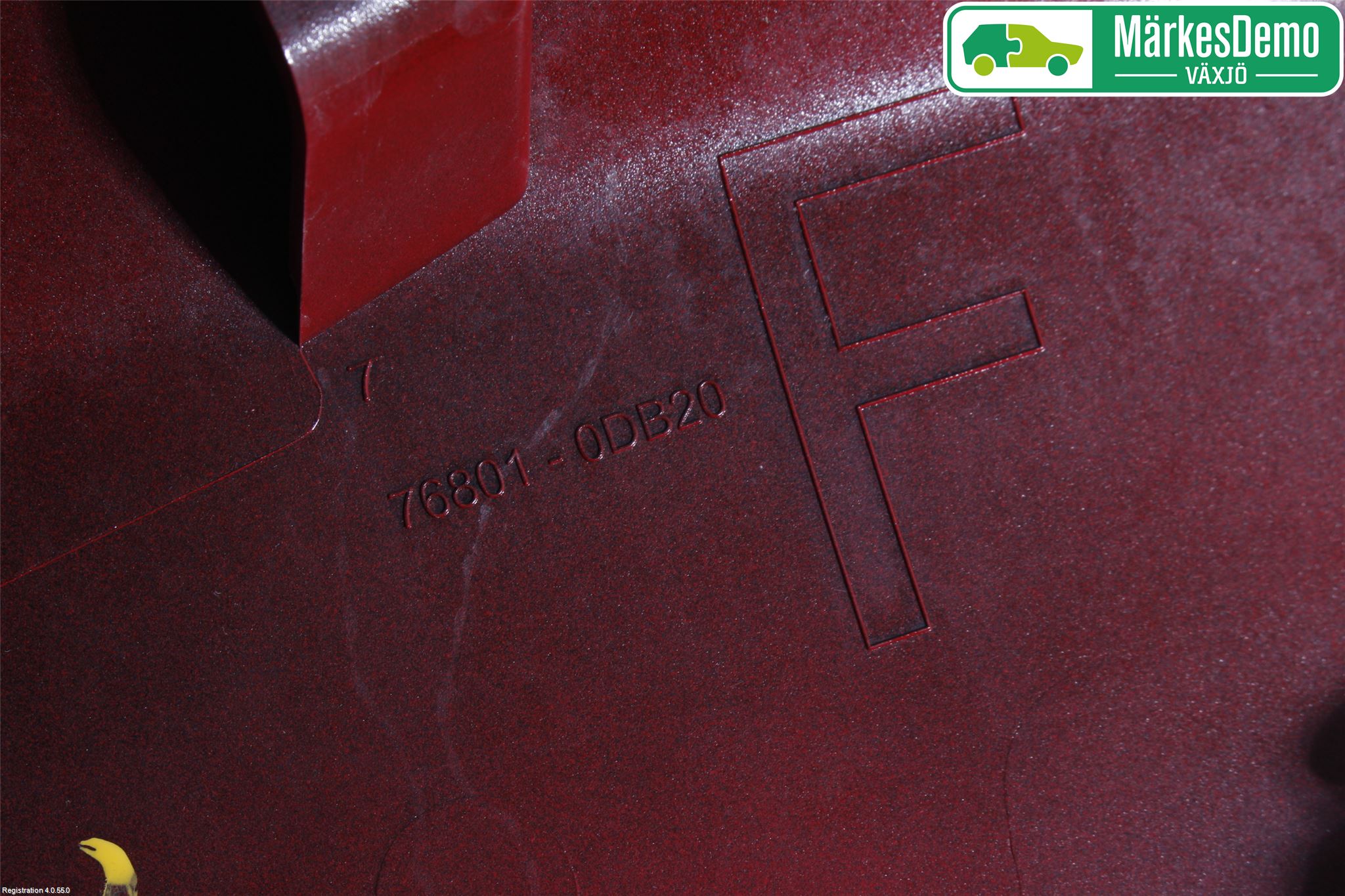 Toyota YARIS XP130 15-20 Refleksplate - Skiltplate