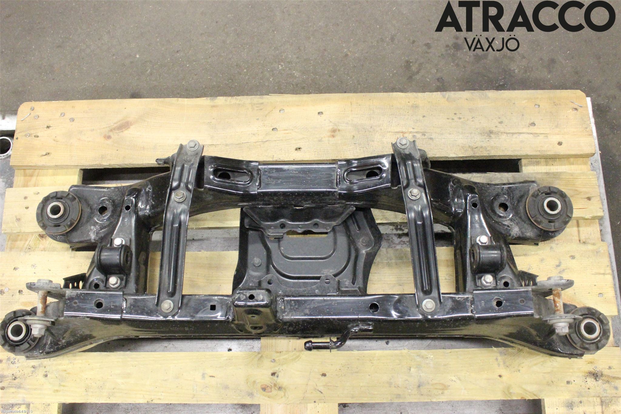 Toyota AVENSIS 16-18 Bakaksel Feste Travers-Ramme