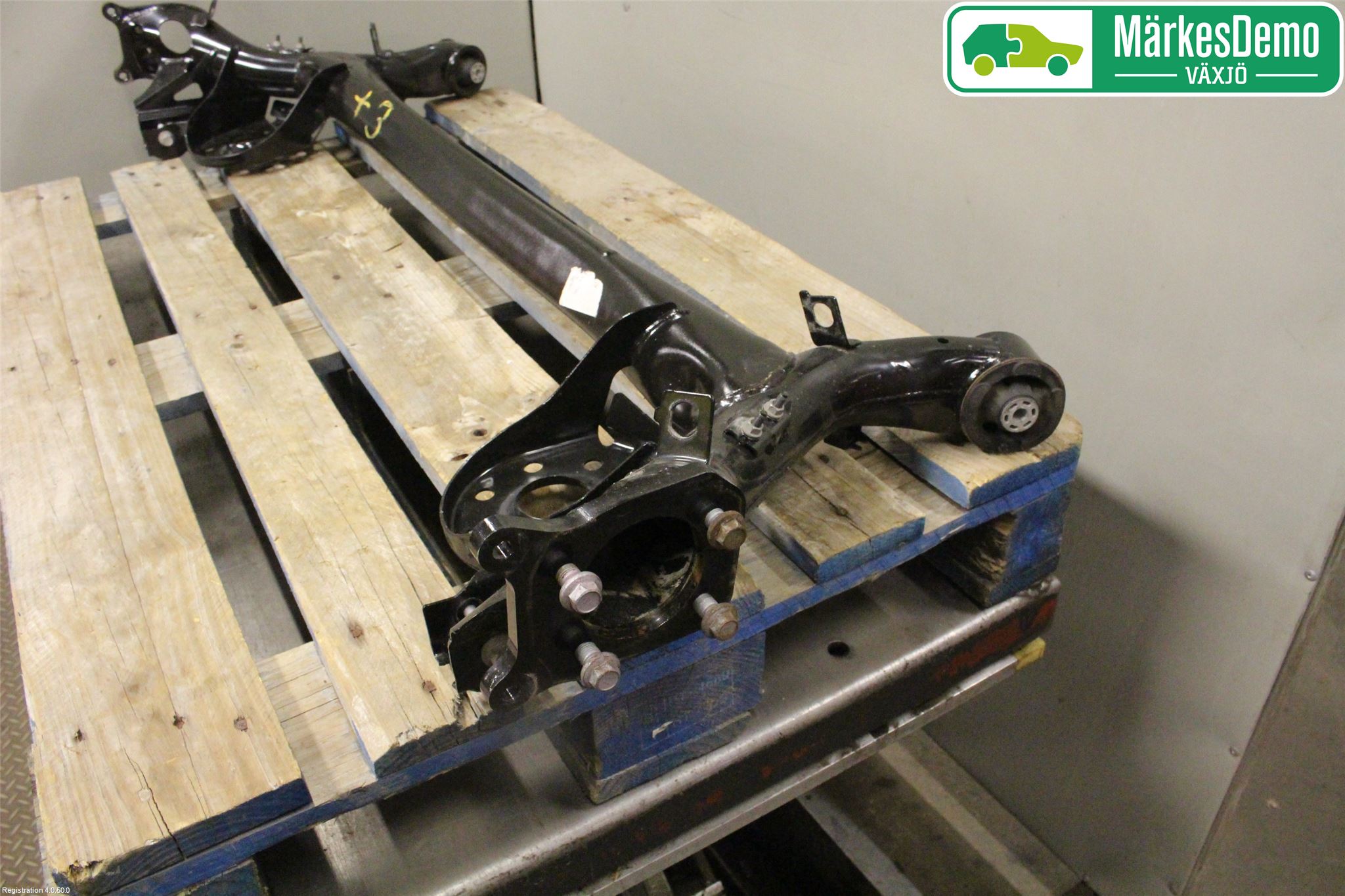 Toyota YARIS XP130 15-20 Bakaksel Feste Travers-Ramme