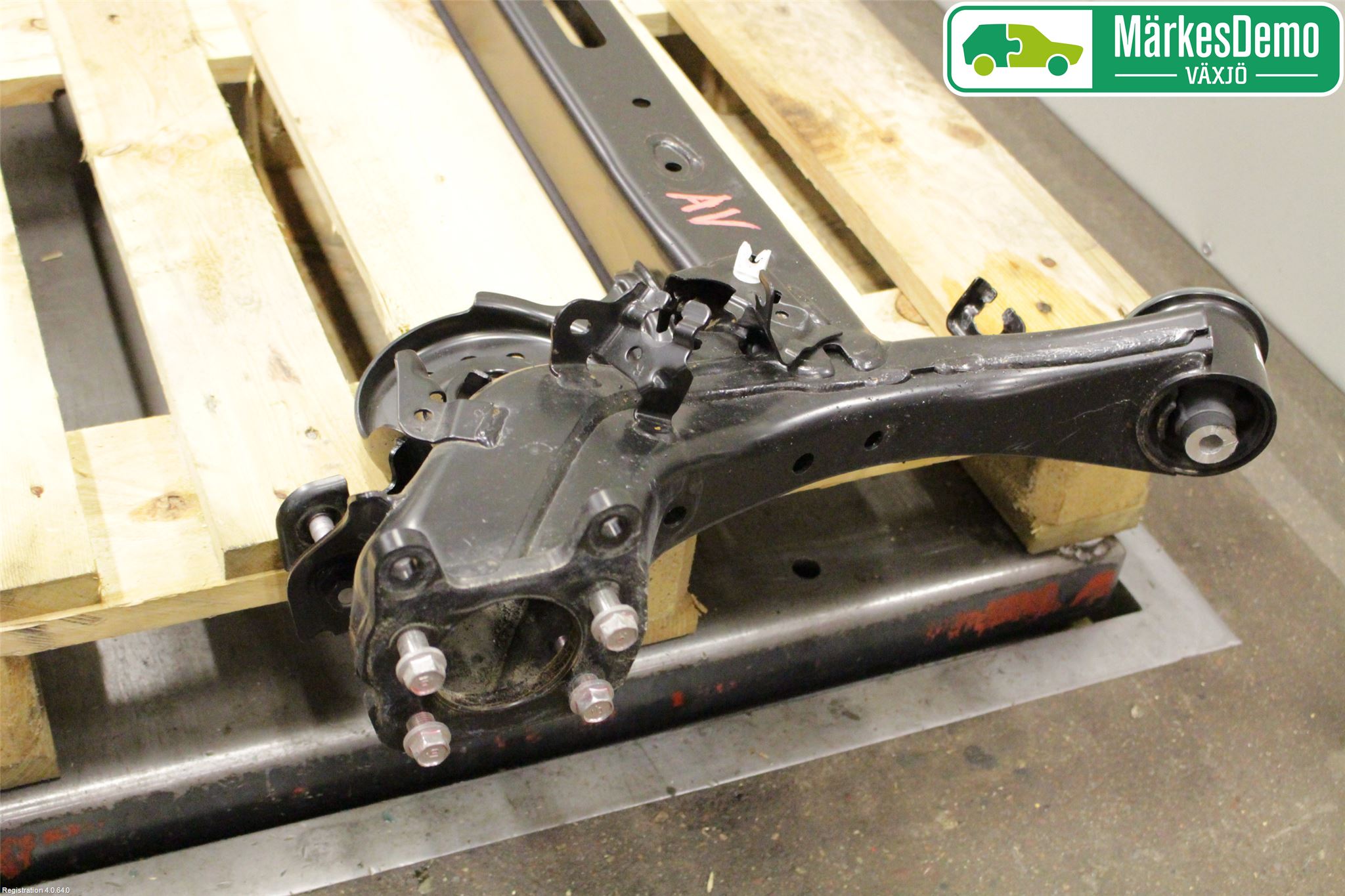 Suzuki SWIFT 17-24 Bakaksel Feste Travers-Ramme
