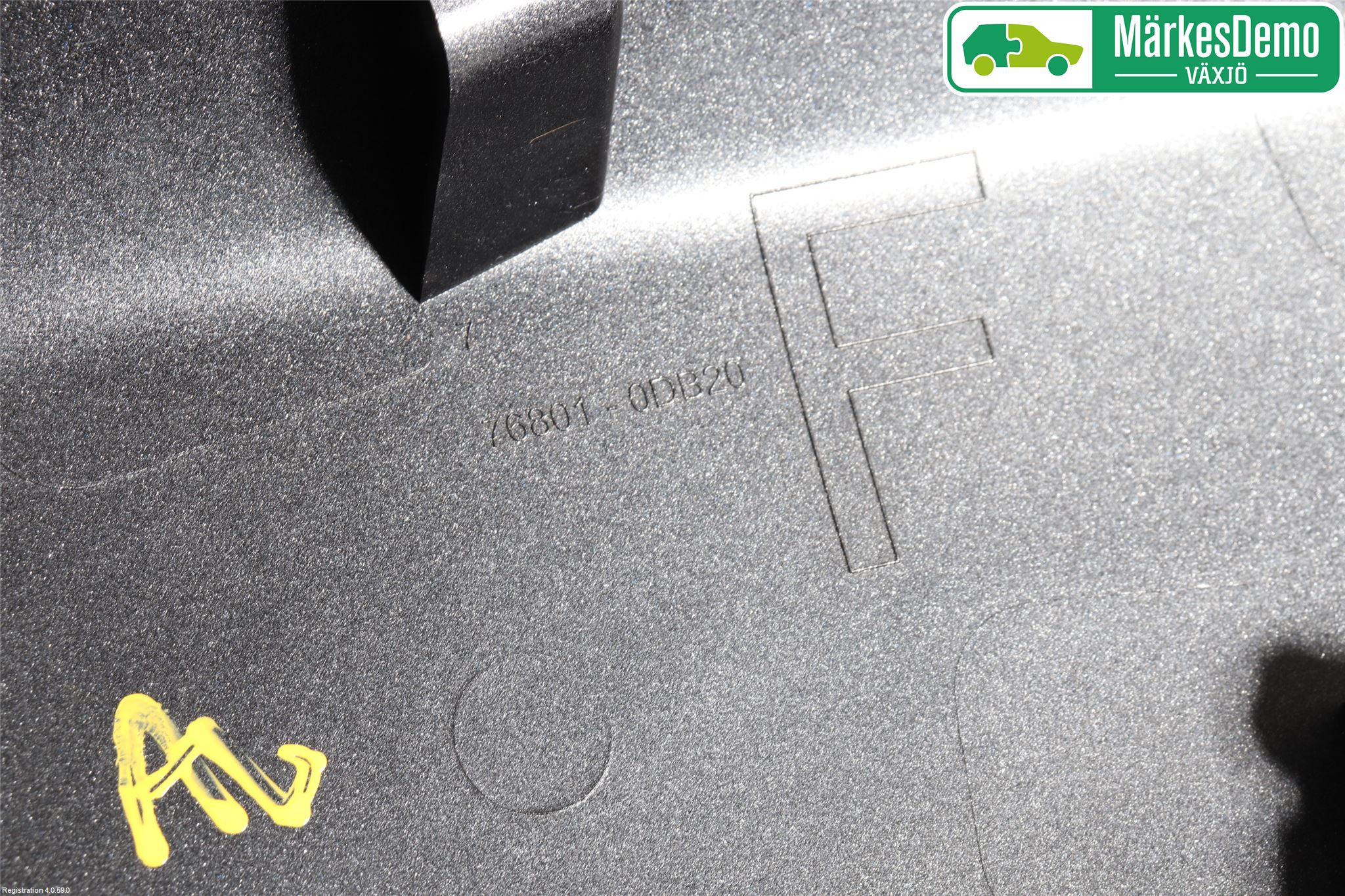 Toyota YARIS XP130 15-20 Refleksplate - Skiltplate