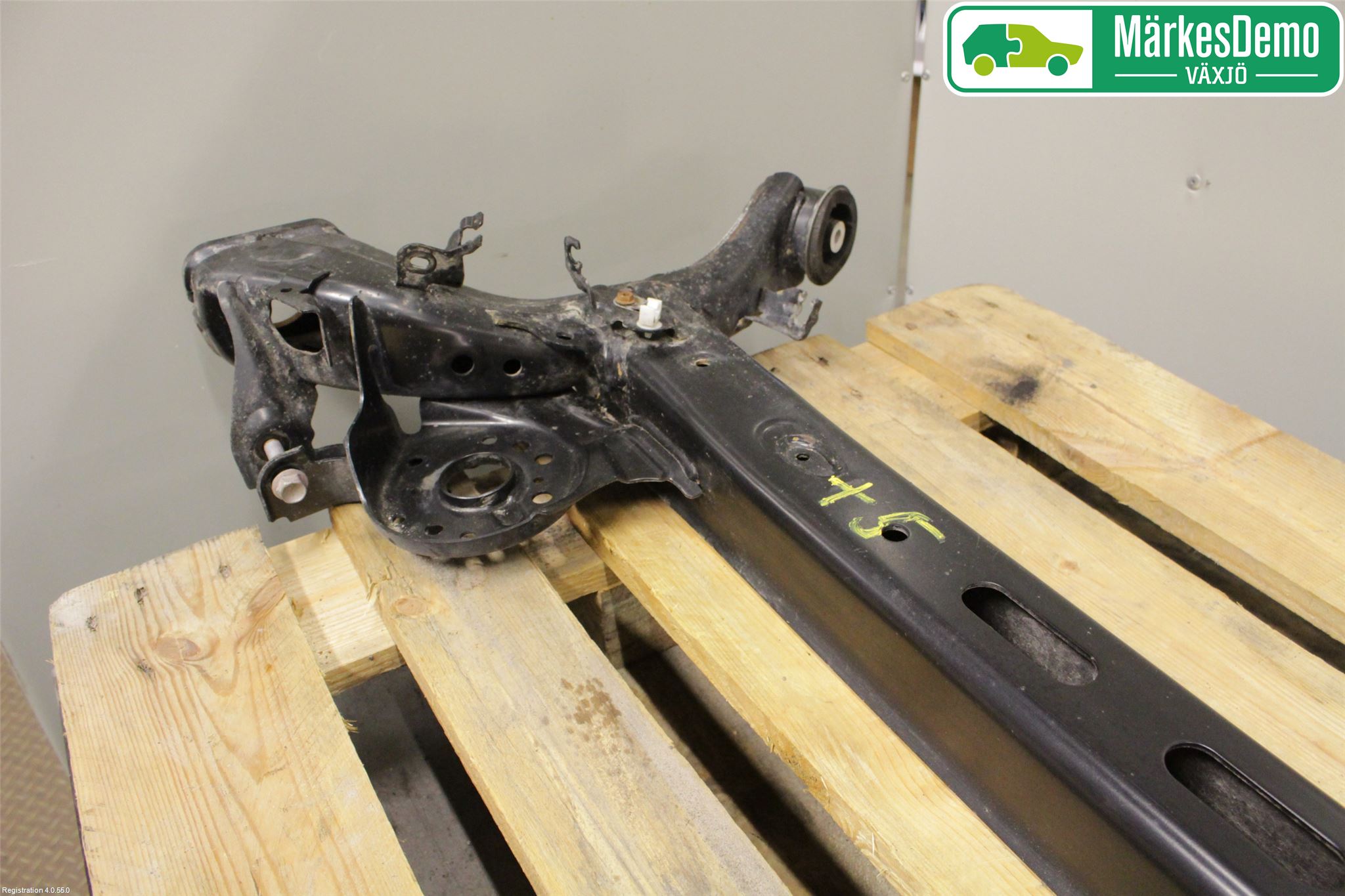 Suzuki SWIFT 17-24 Bakaksel Feste Travers-Ramme