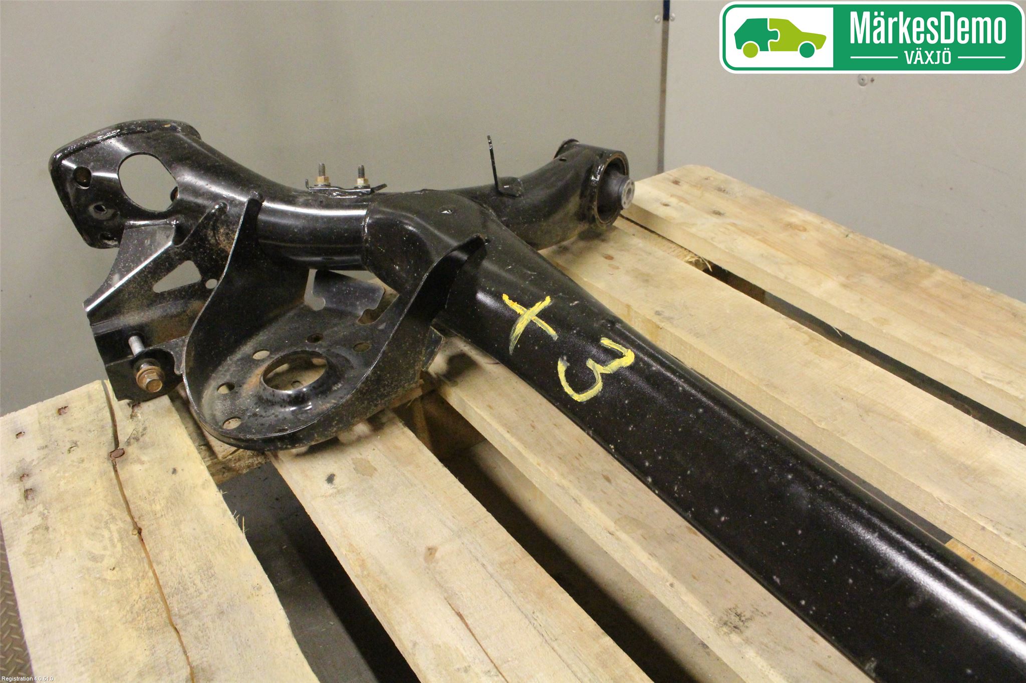 Toyota YARIS XP130 15-20 Bakaksel Feste Travers-Ramme