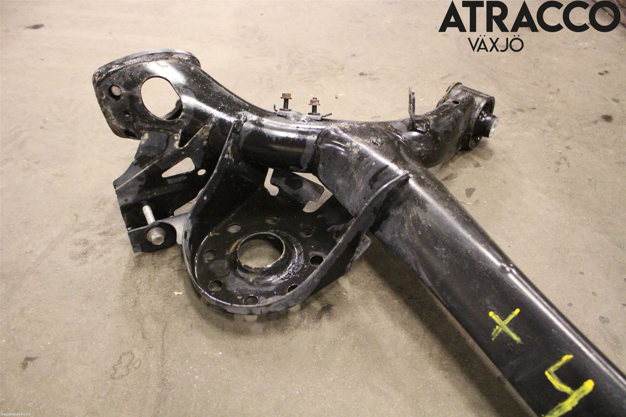 Toyota YARIS XP130 15-20 Bakaksel Feste Travers-Ramme
