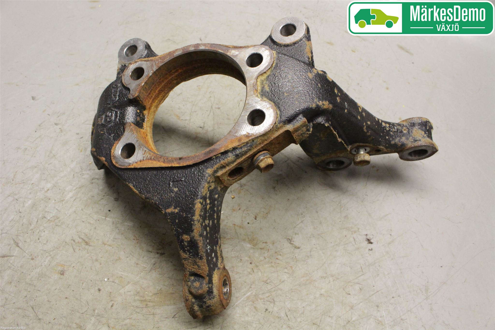 Toyota AURIS 13-19 Spindel Vf