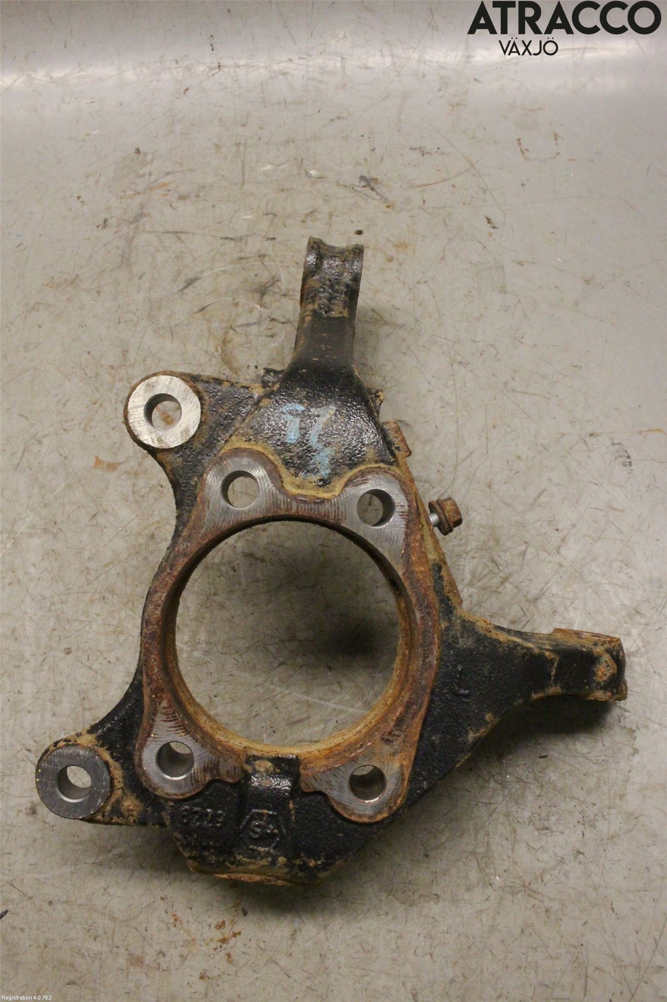 Toyota AURIS 13-19 Spindel Vf