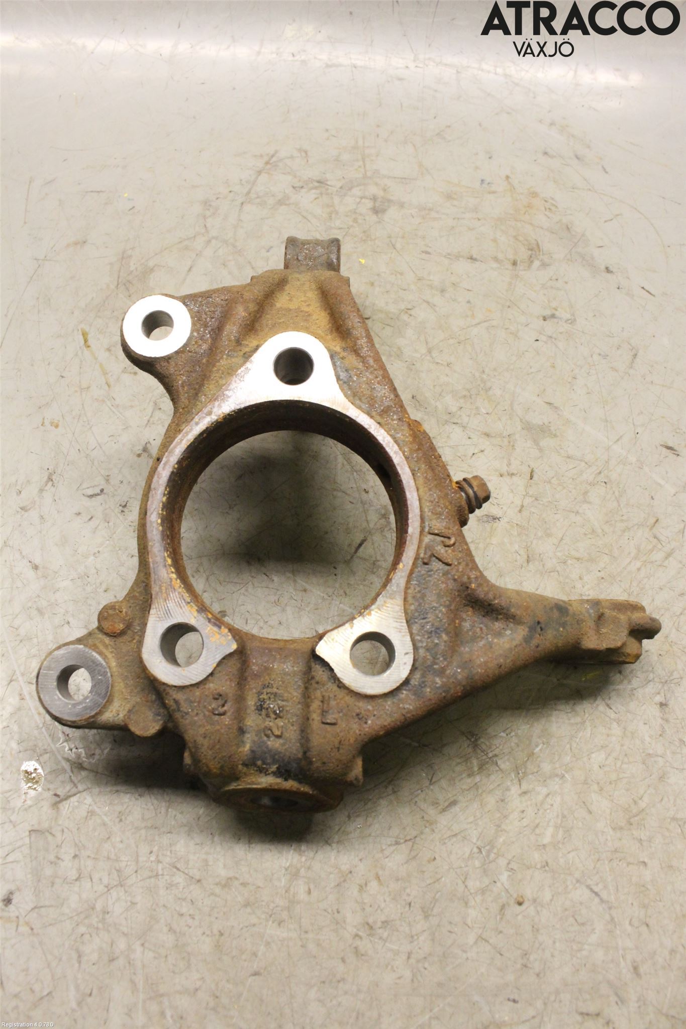 Toyota PRIUS (ZVW50) 16-21 Spindel Vf