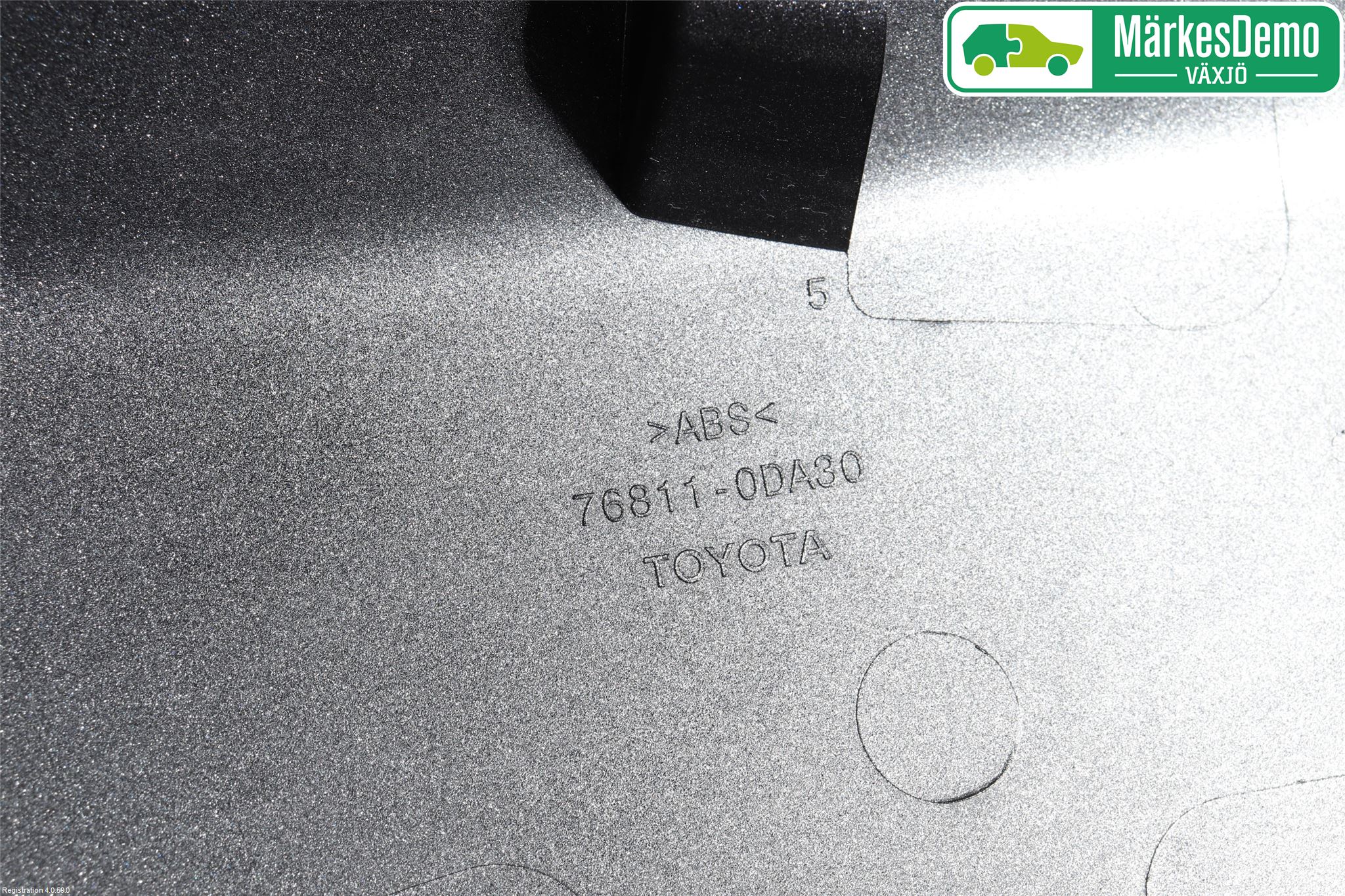Toyota YARIS XP130 15-20 Refleksplate - Skiltplate