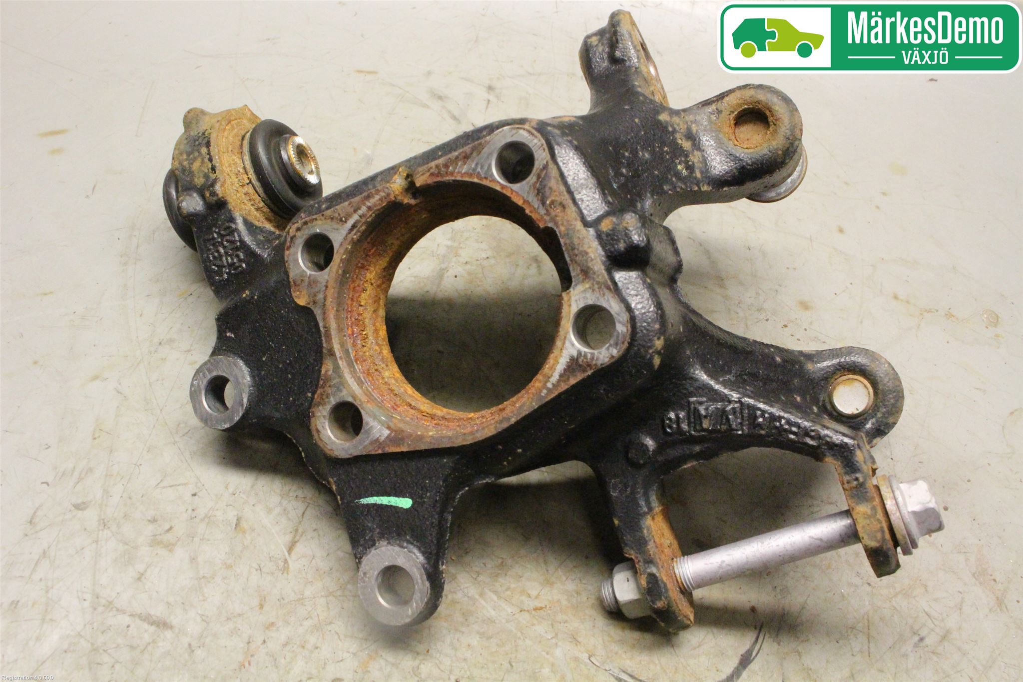 Toyota AVENSIS 16-18 Spindel Vb