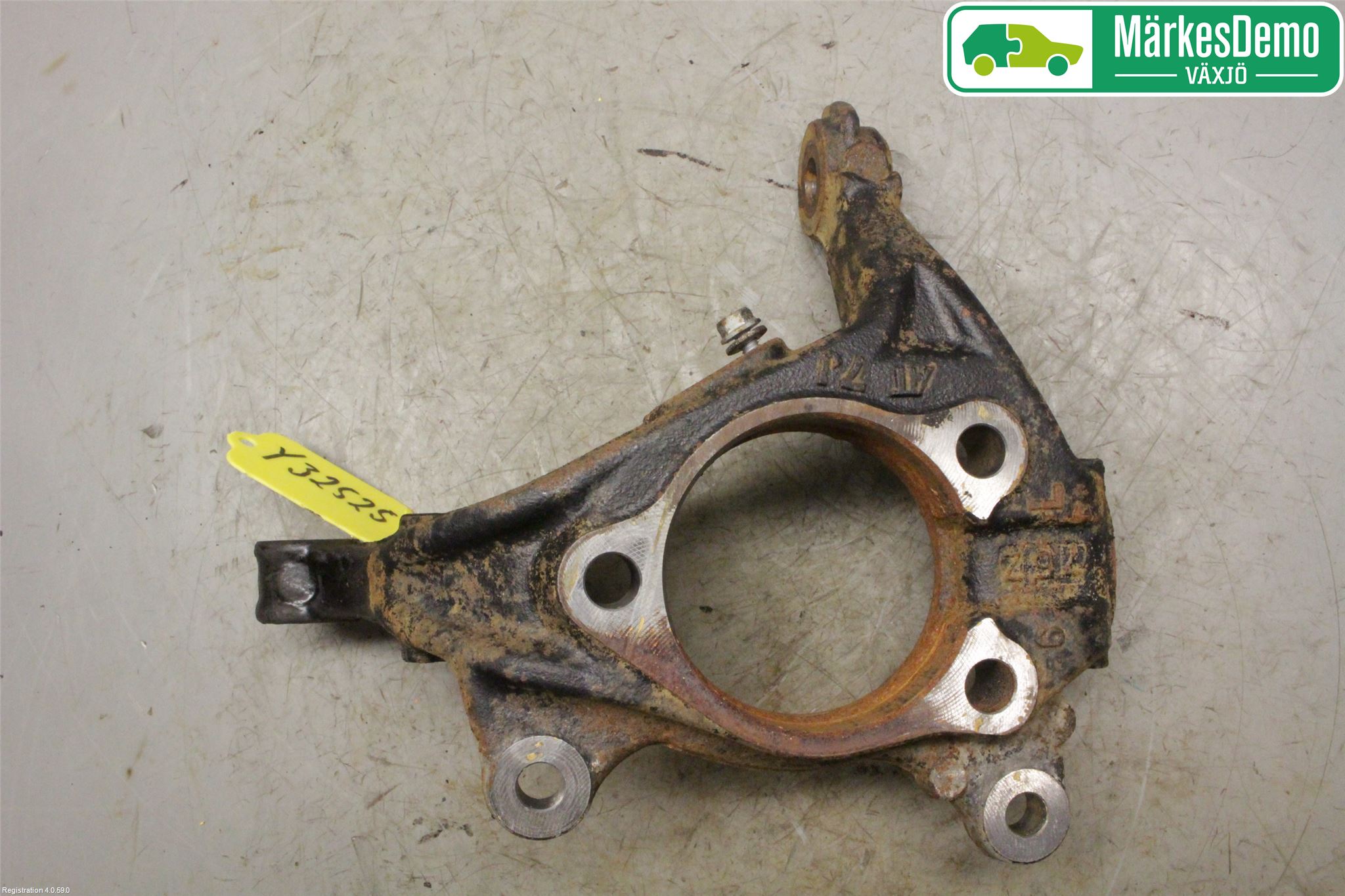 Toyota PRIUS (ZVW50) 16-21 Spindel Vf