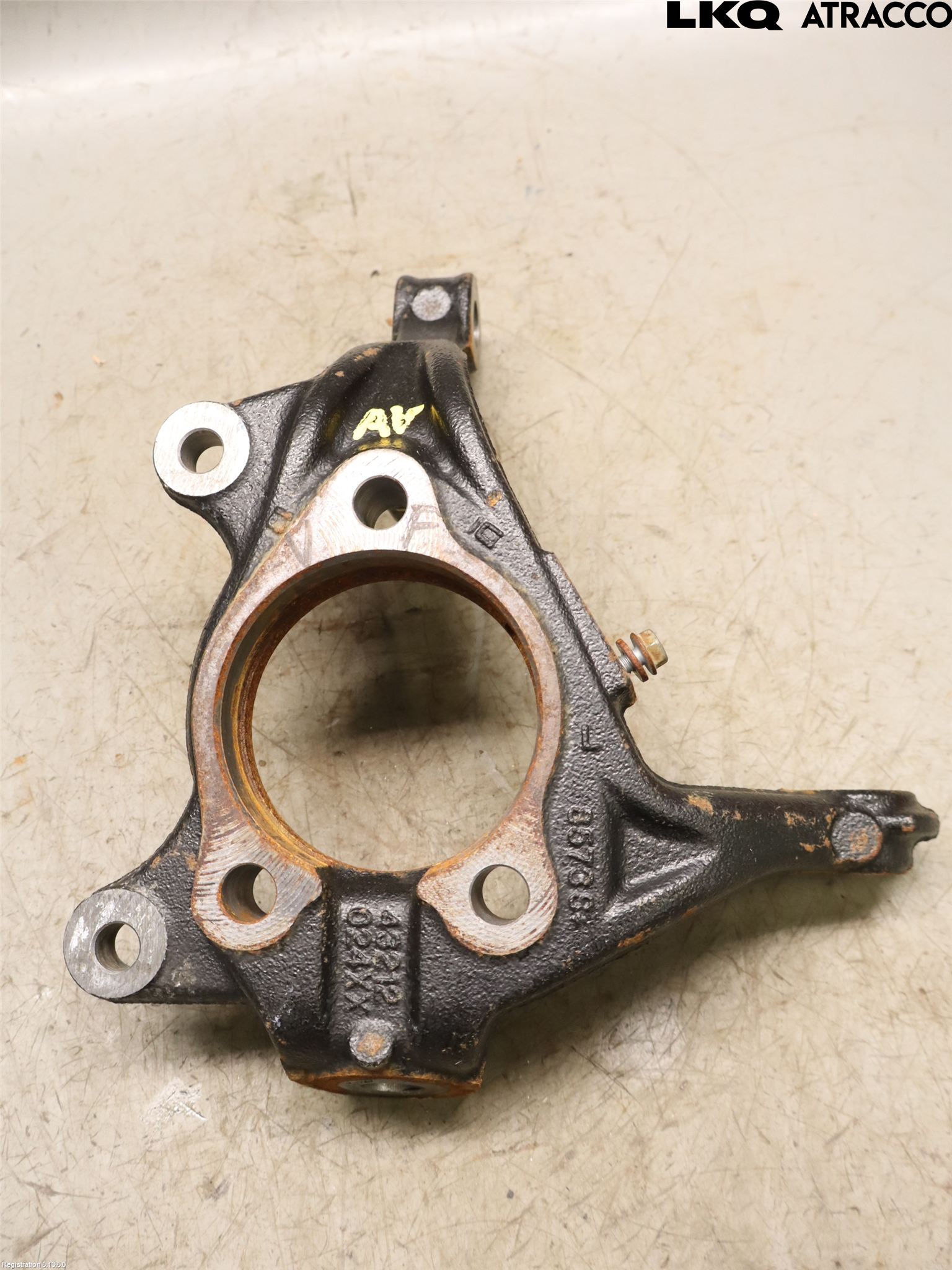 Toyota YARIS CROSS XP21 21- Spindel Vf
