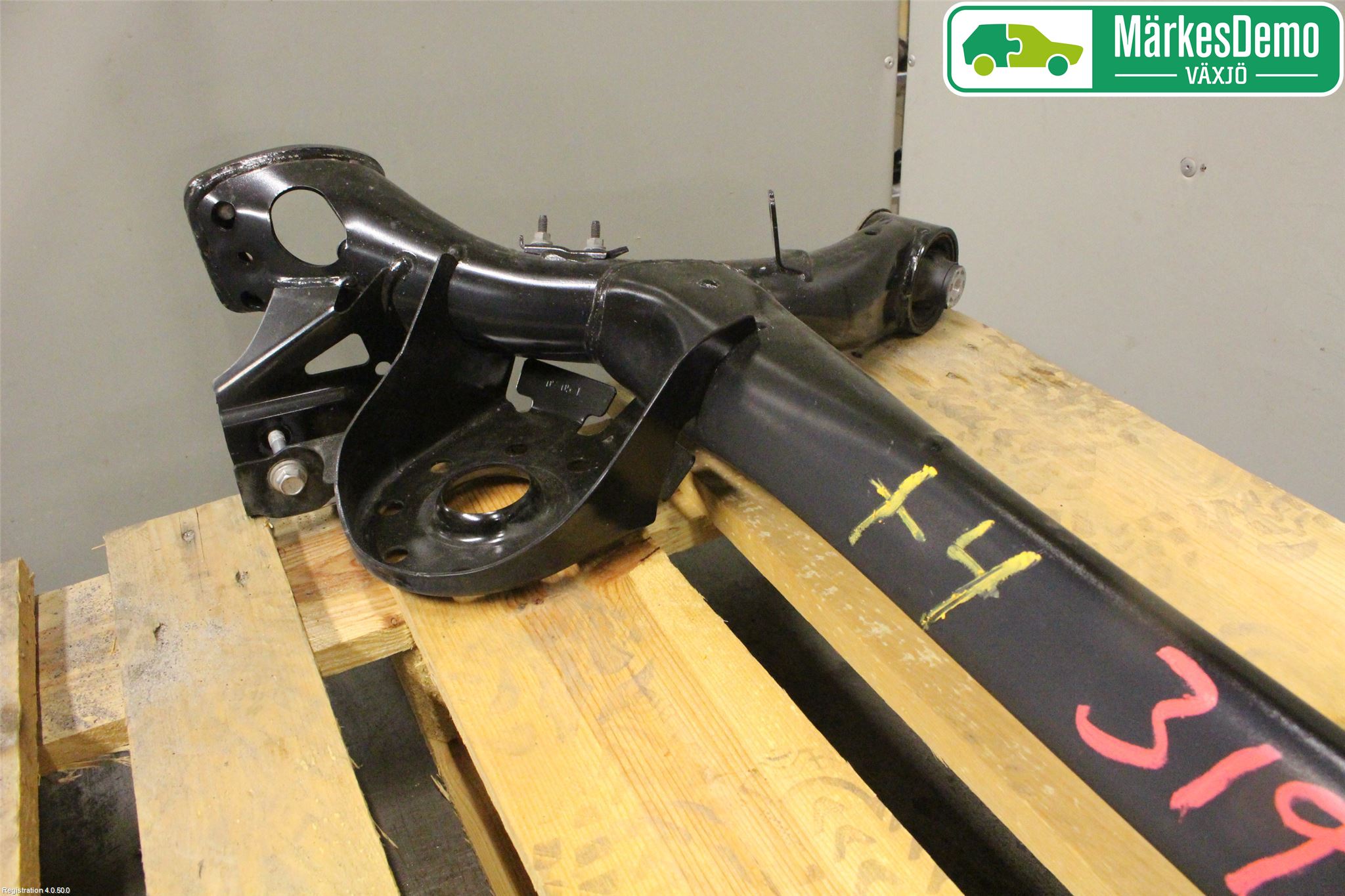 Toyota YARIS XP130 15-20 Bakaksel Feste Travers-Ramme