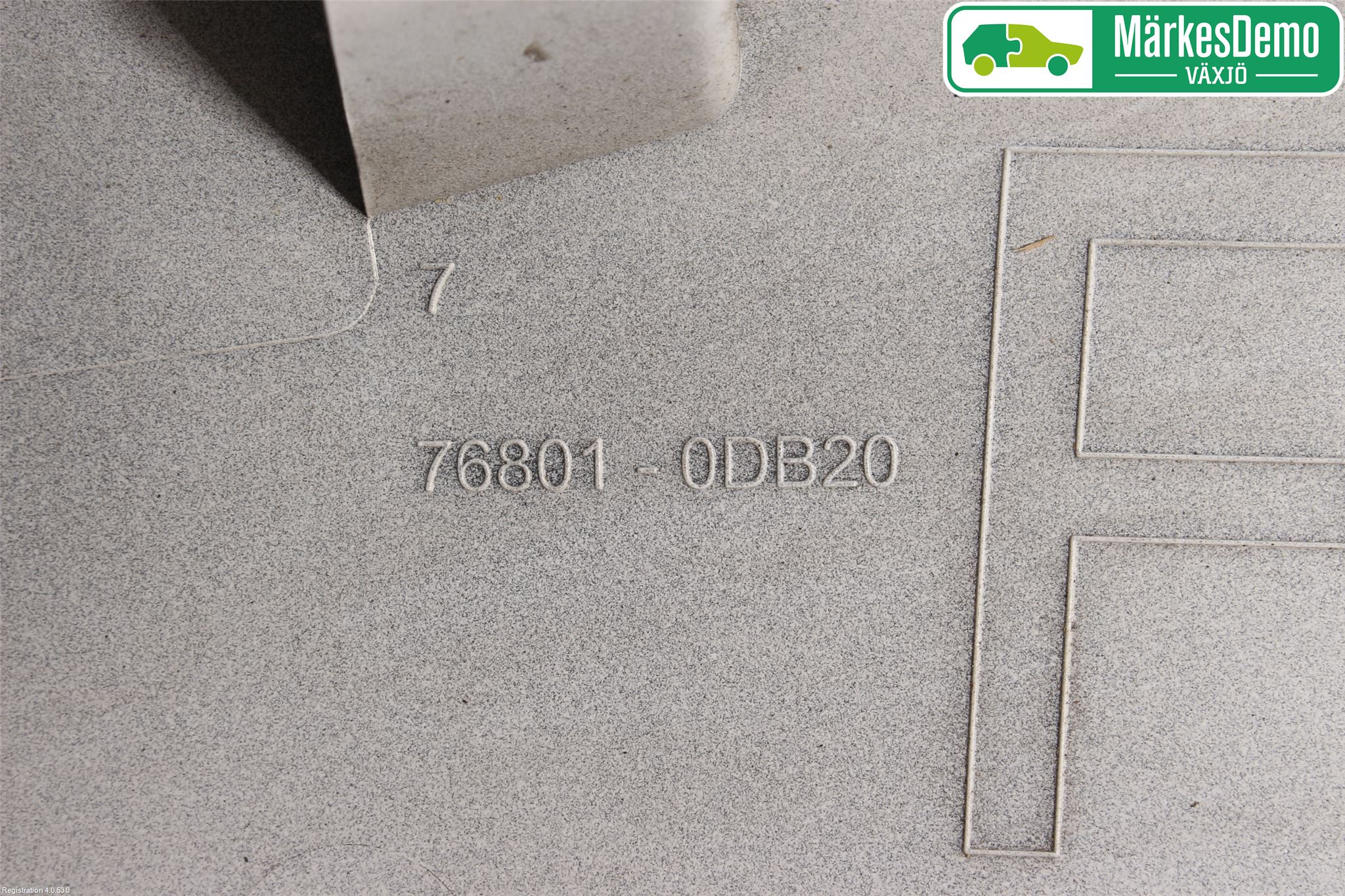 Toyota YARIS XP130 15-20 Refleksplate - Skiltplate
