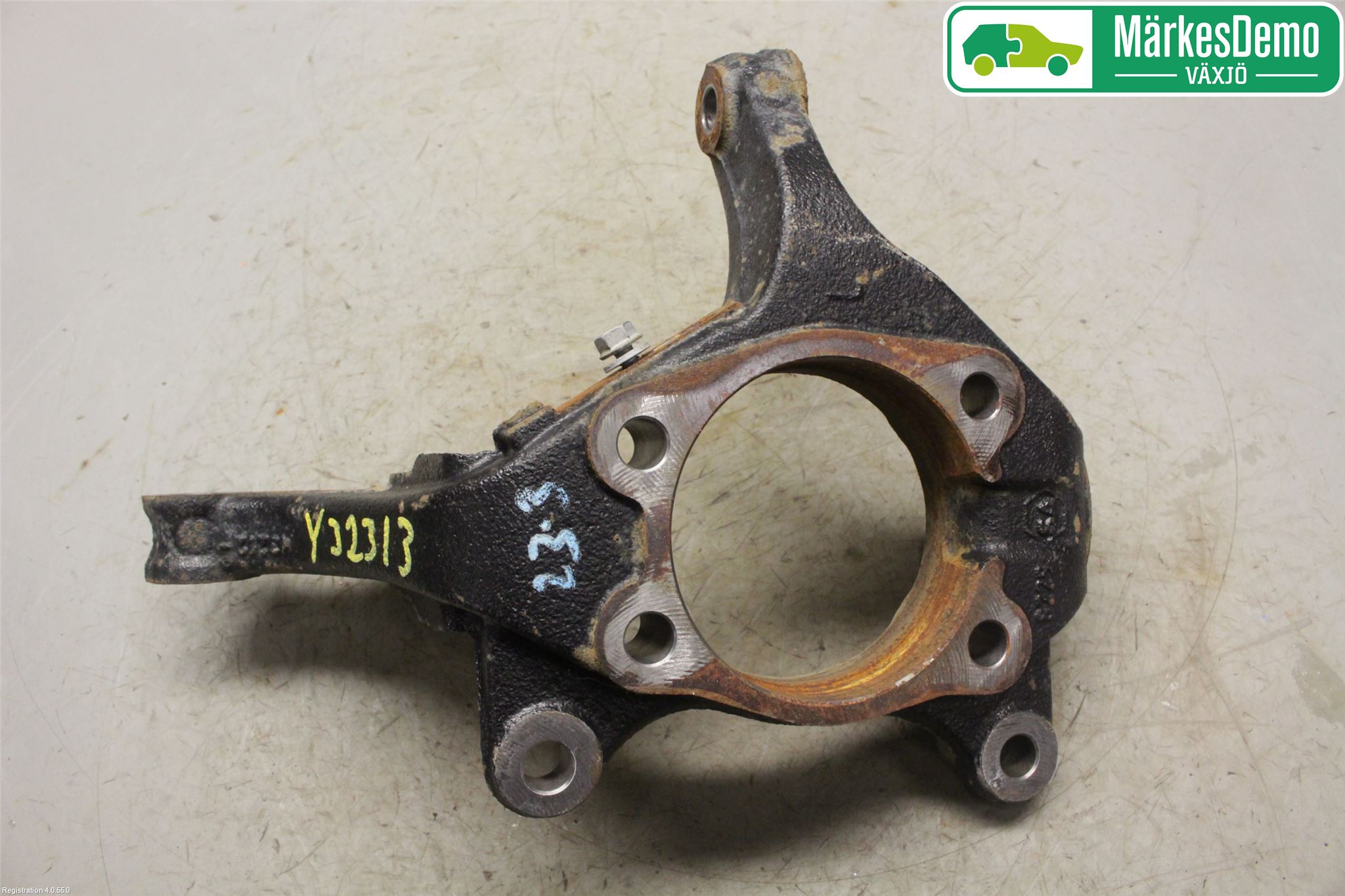 Toyota AURIS 13-19 Spindel Vf
