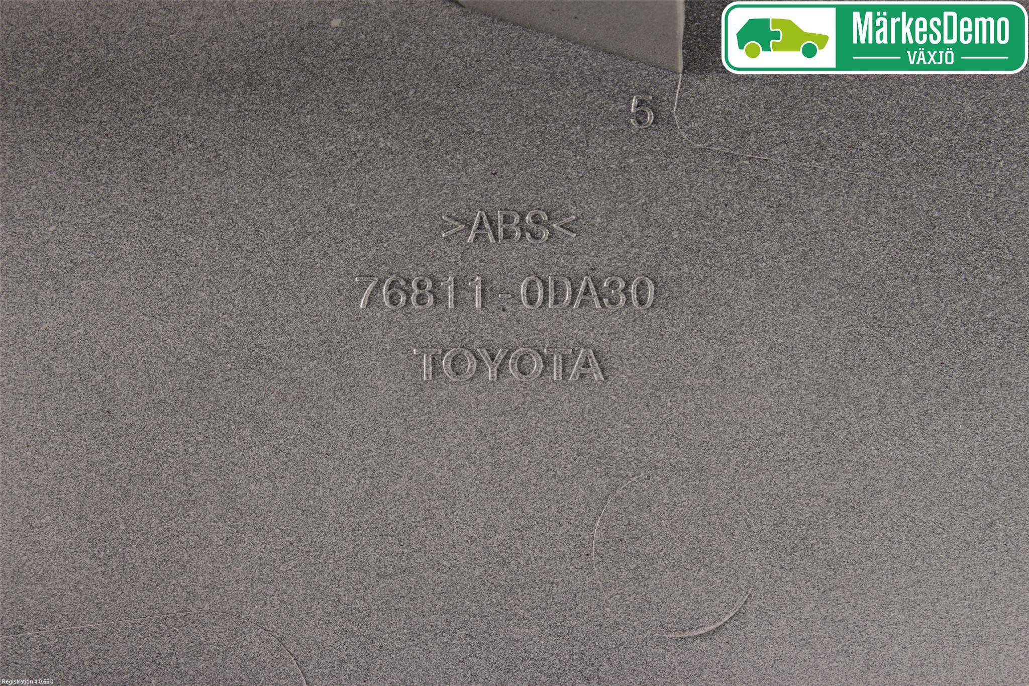 Toyota YARIS XP130 15-20 Refleksplate - Skiltplate