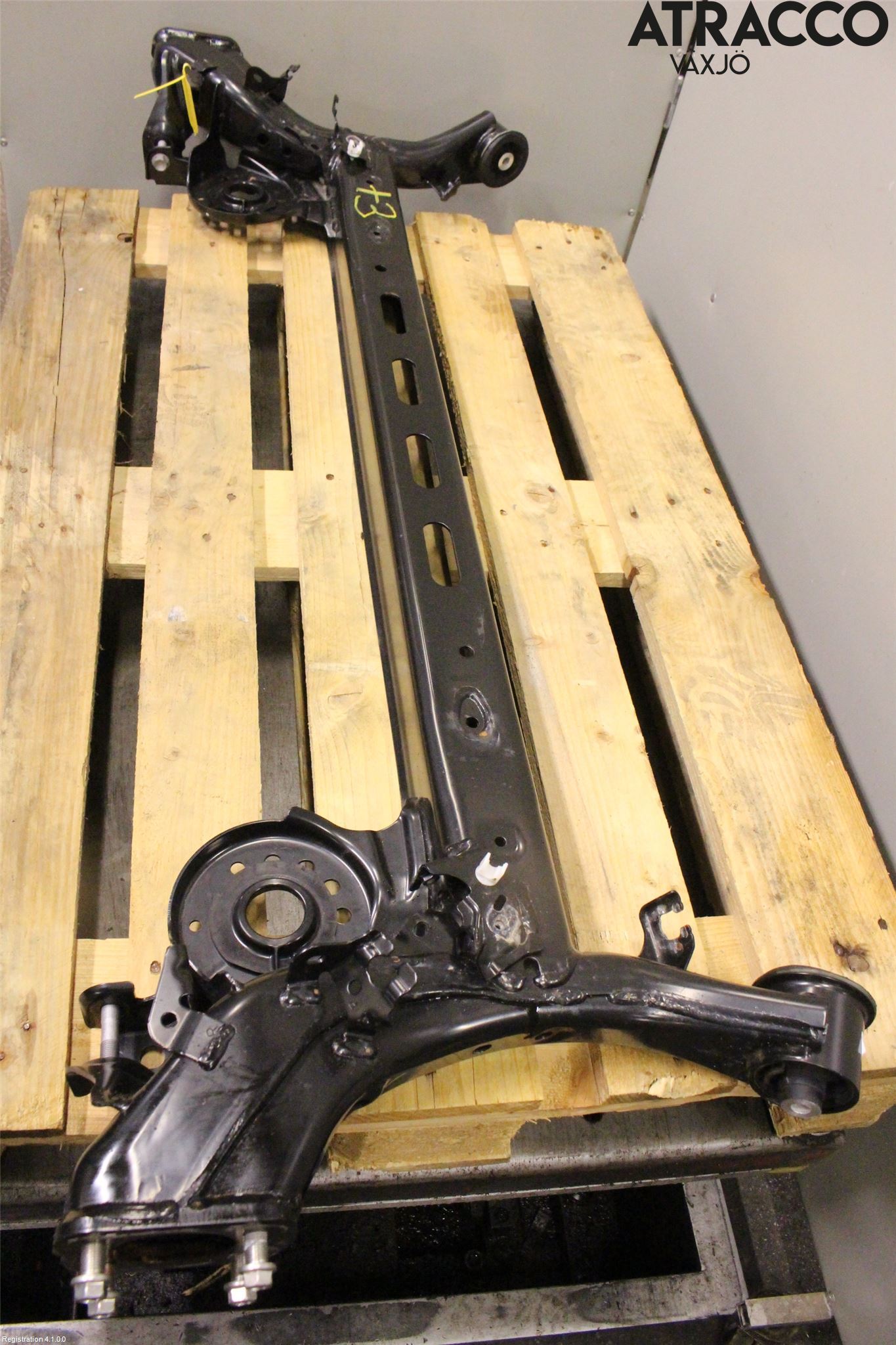 Suzuki SWIFT 17-24 Bakaksel Feste Travers-Ramme