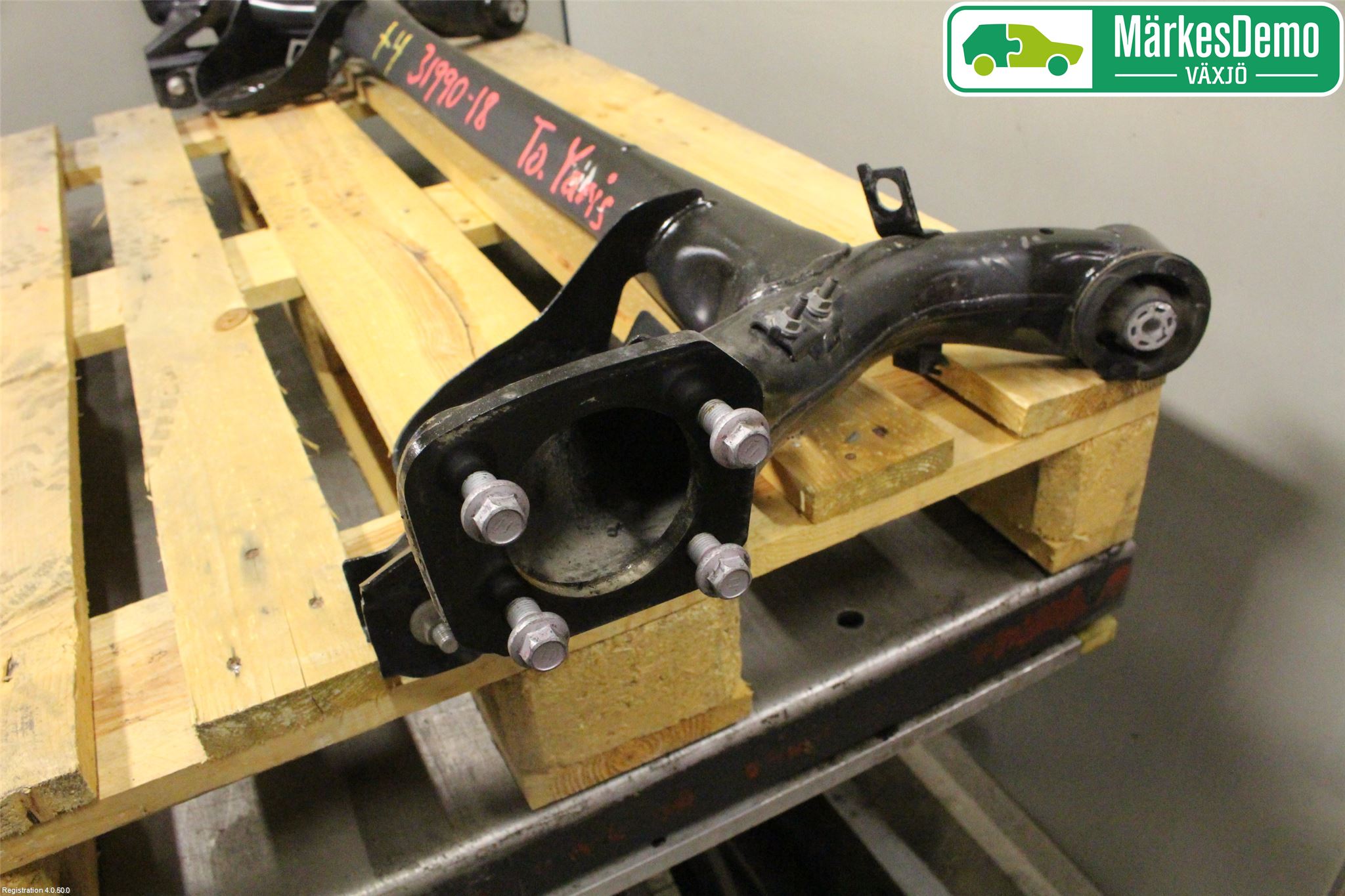 Toyota YARIS XP130 15-20 Bakaksel Feste Travers-Ramme