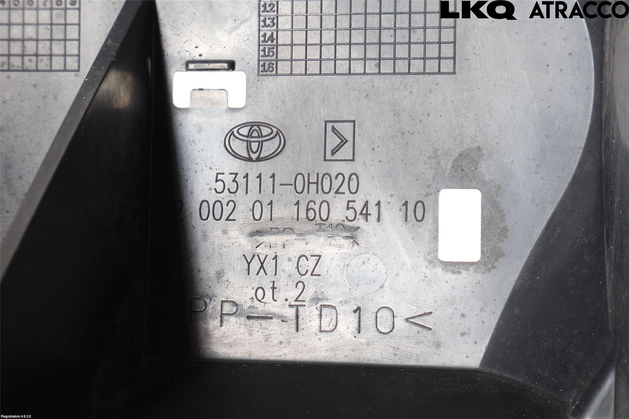 Toyota AYGO 06-14 Grill Komplett