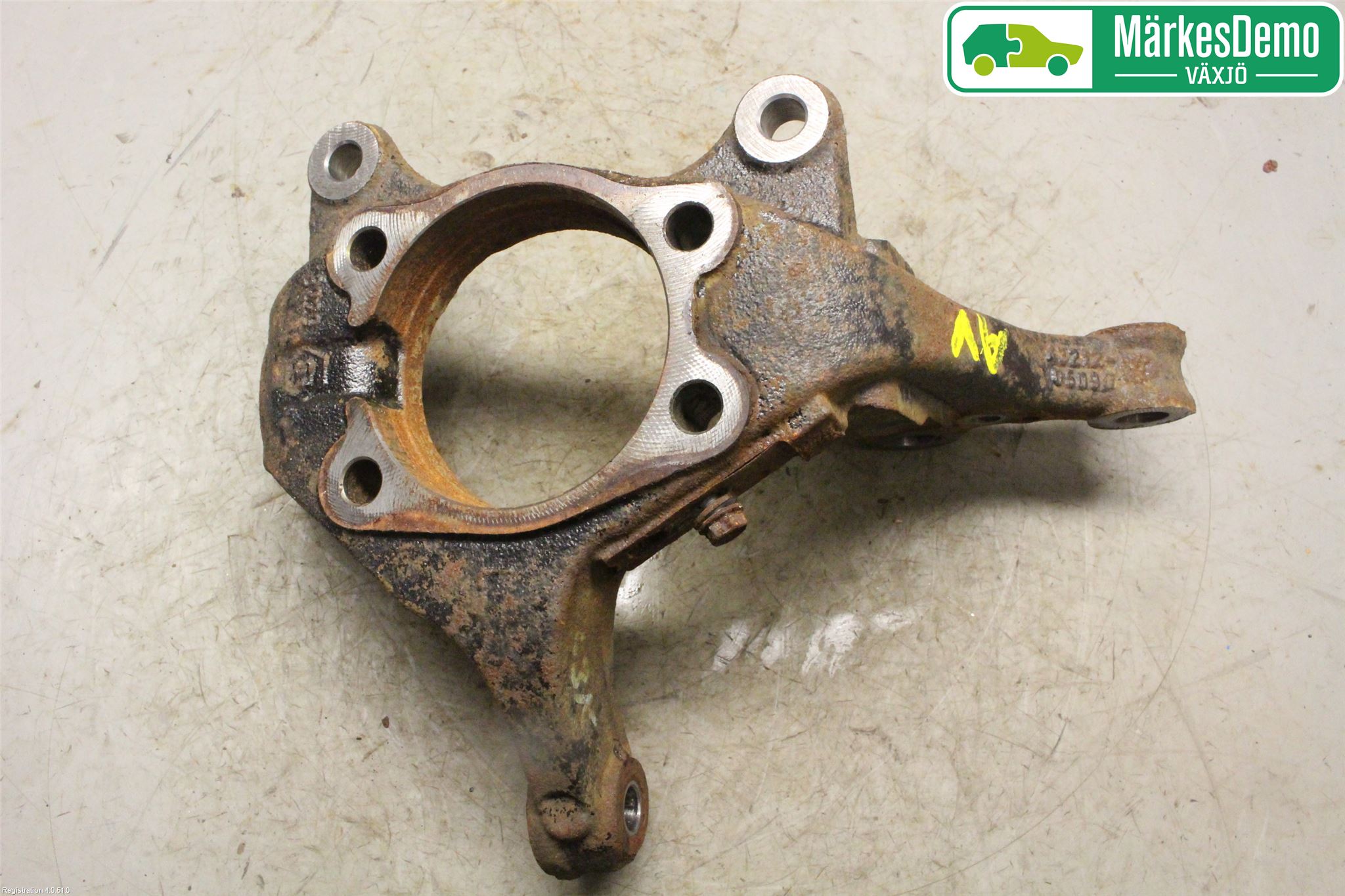 Toyota AURIS 13-19 Spindel Vf