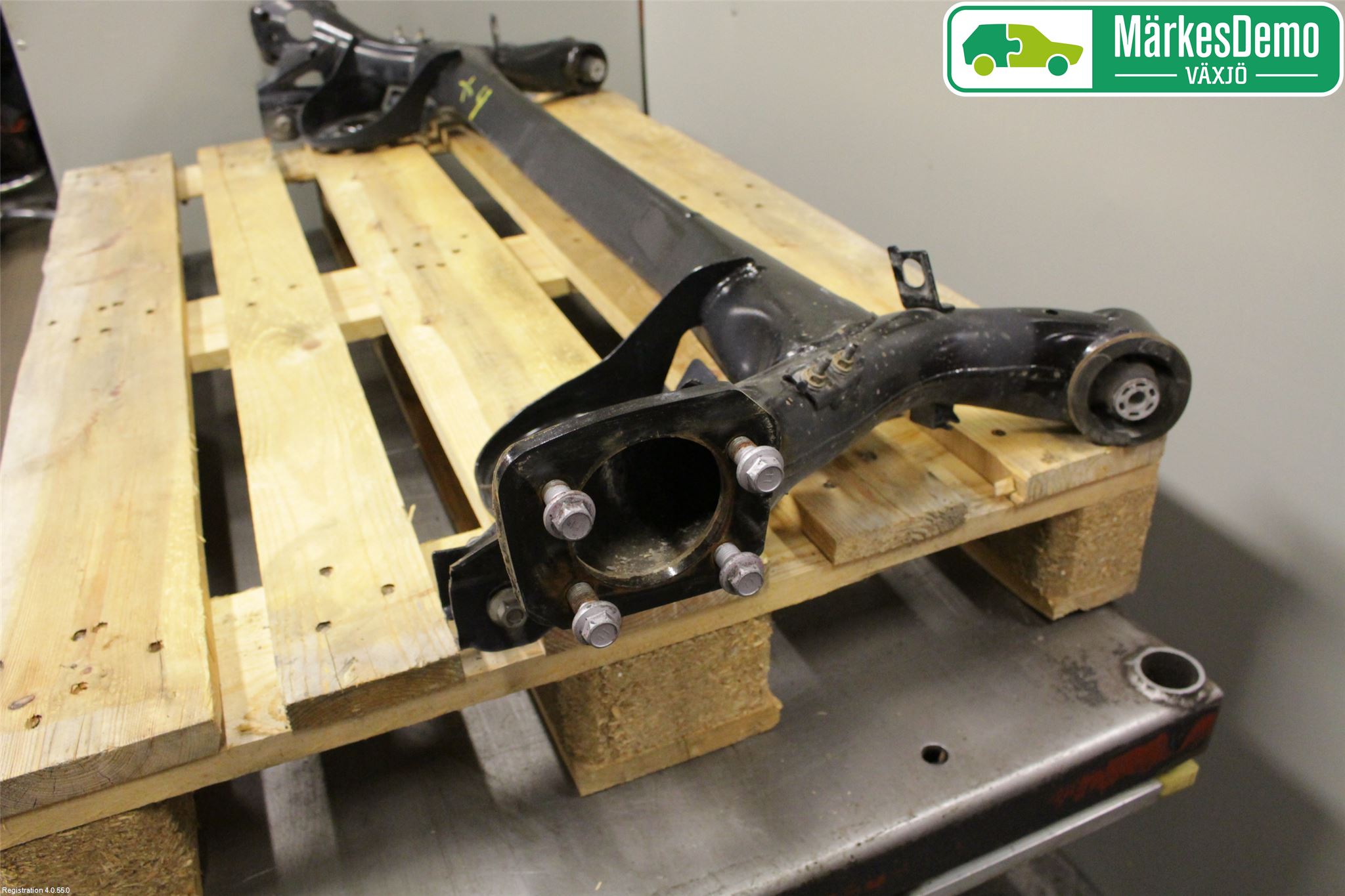 Toyota YARIS XP130 15-20 Bakaksel Feste Travers-Ramme