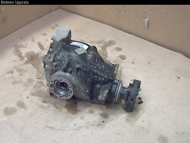 BMW 1 E87/81 5D/3D 03-11 Bakaksel Kardang Bak -Diff