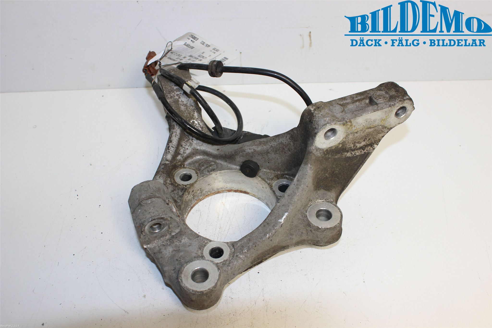 Saab 9-5     06-10 Spindel Vf