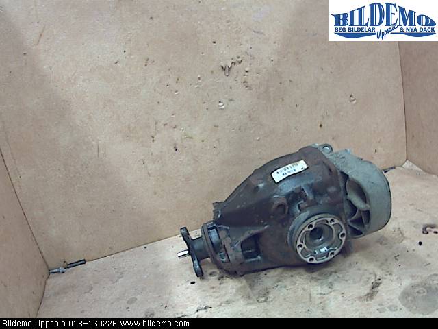 BMW 3 E90/91 SED/TOU 05-12 Bakaksel Kardang Bak -Diff