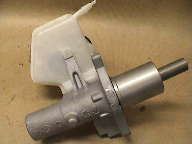 Mercedes-Benz MB E-KLASS (W212) 09-16 Brems Hovedsylinder