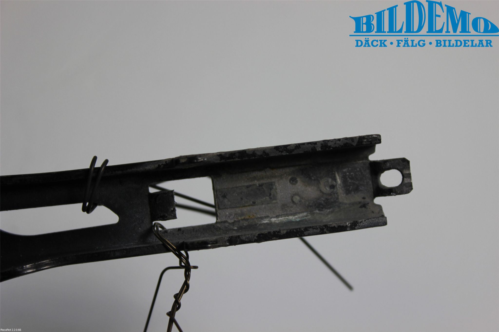 BMW 5 E60/61 Sed/Tou 02-10 Viskerarm-Armer Frontrute