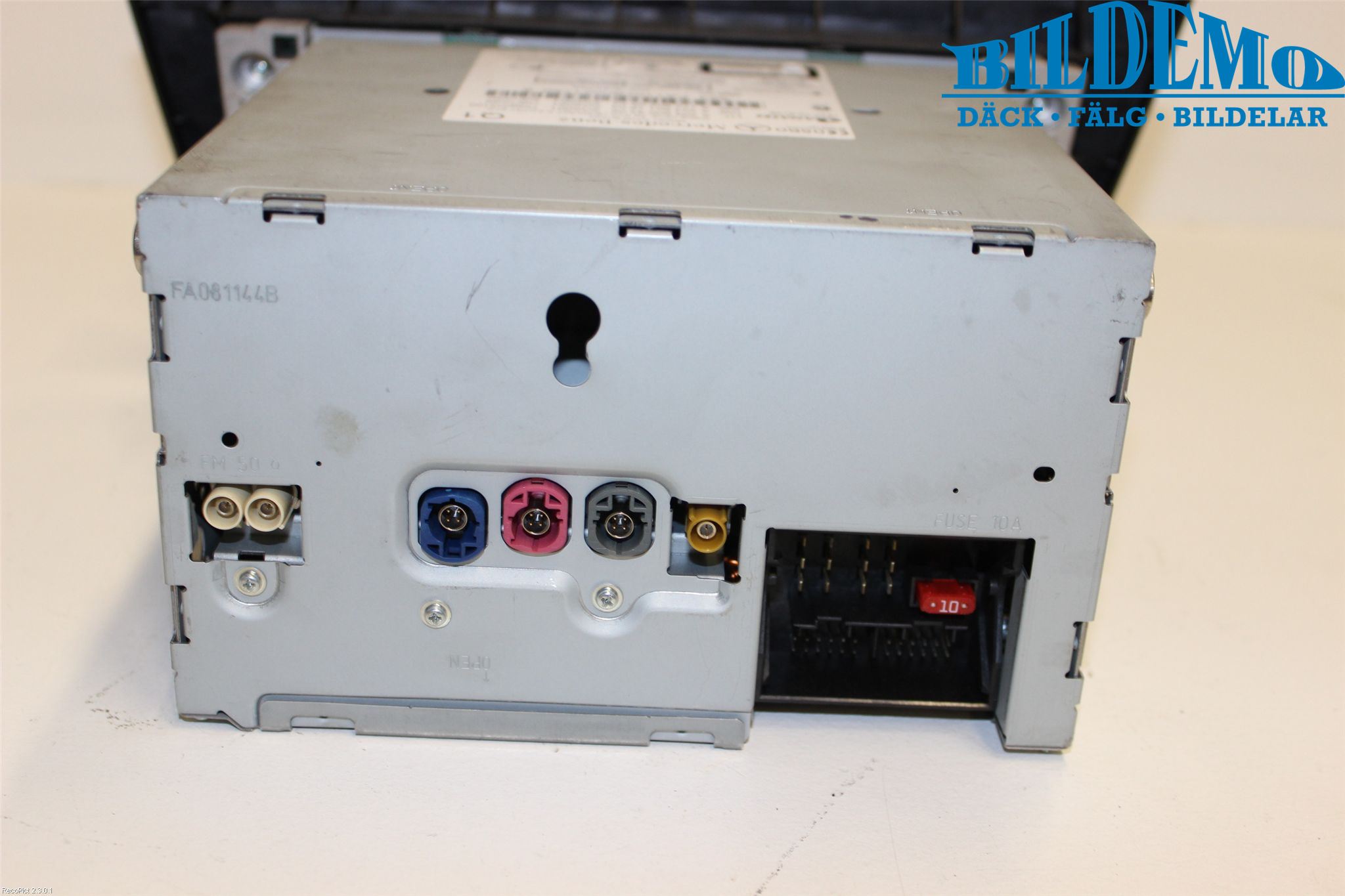 Mercedes-Benz MB C-KLASS (W204) 07-15 Stereo Radio Med Cd