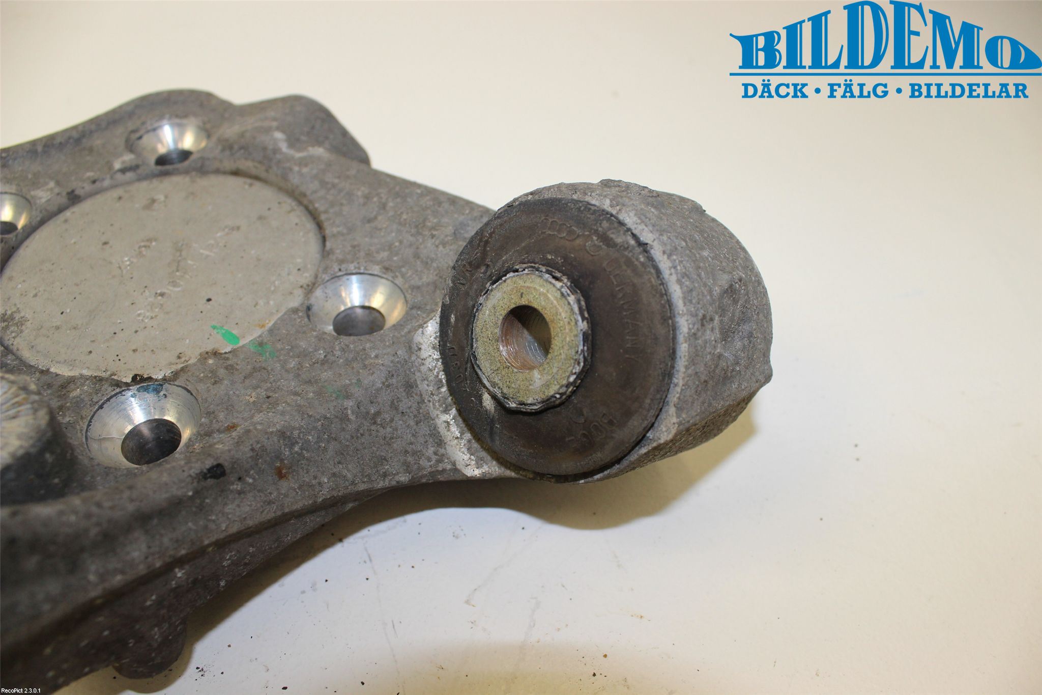Audi A6/S6     05-11 Spindel Vb