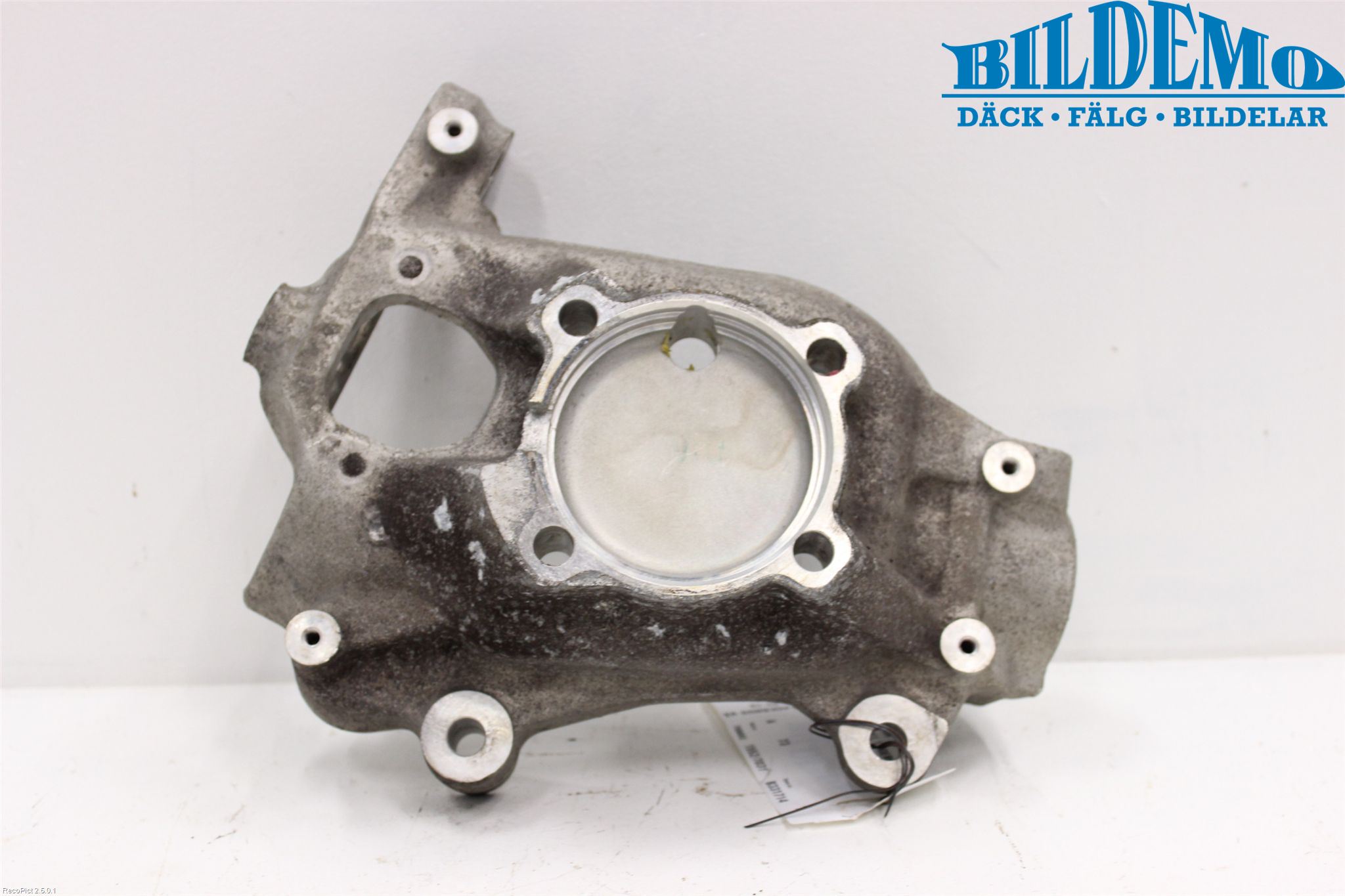 BMW 6 E63/64    02-10 Spindel Vf