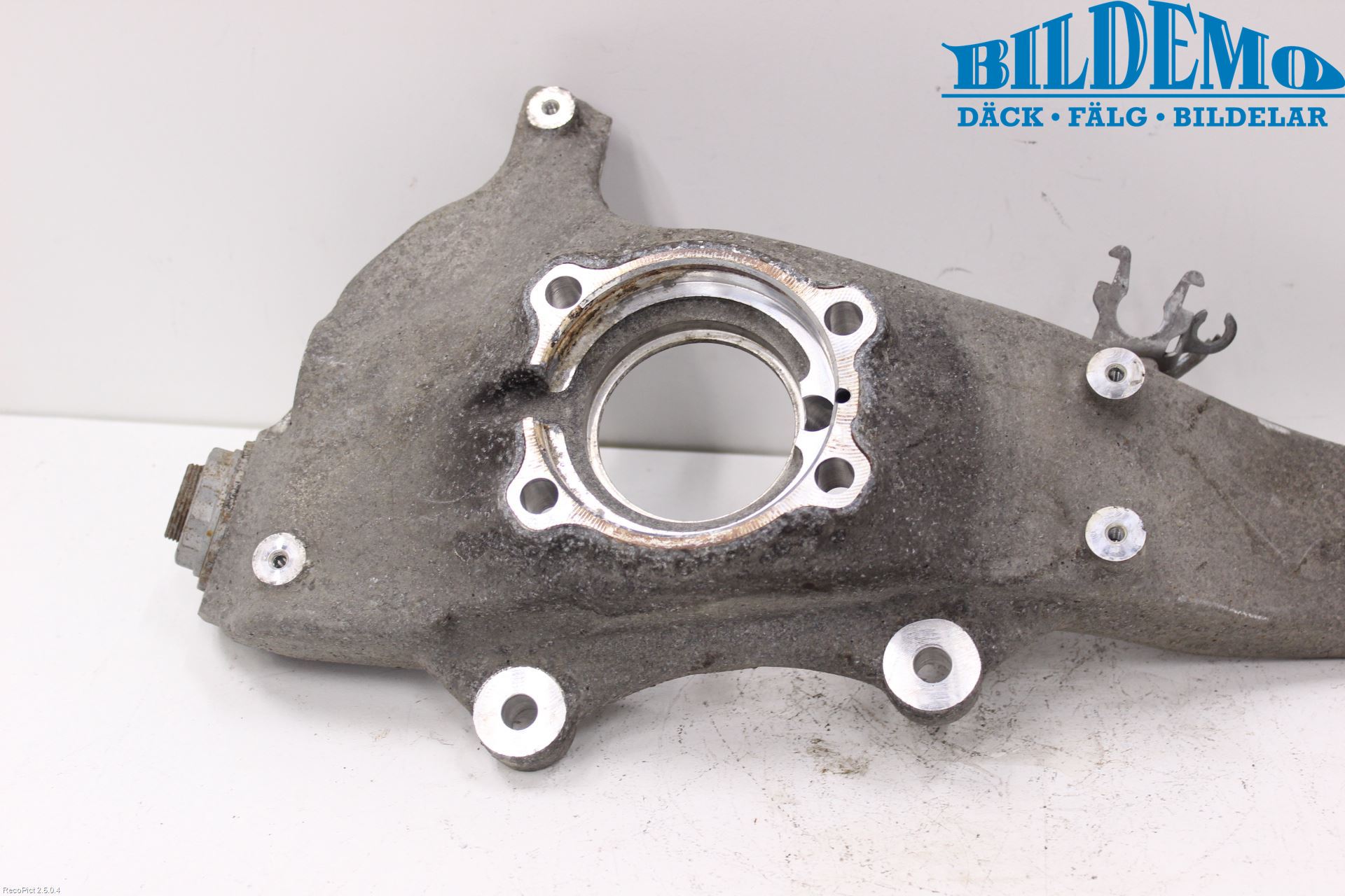 BMW 5 F10/F11/F18 09-17 Spindel Vf