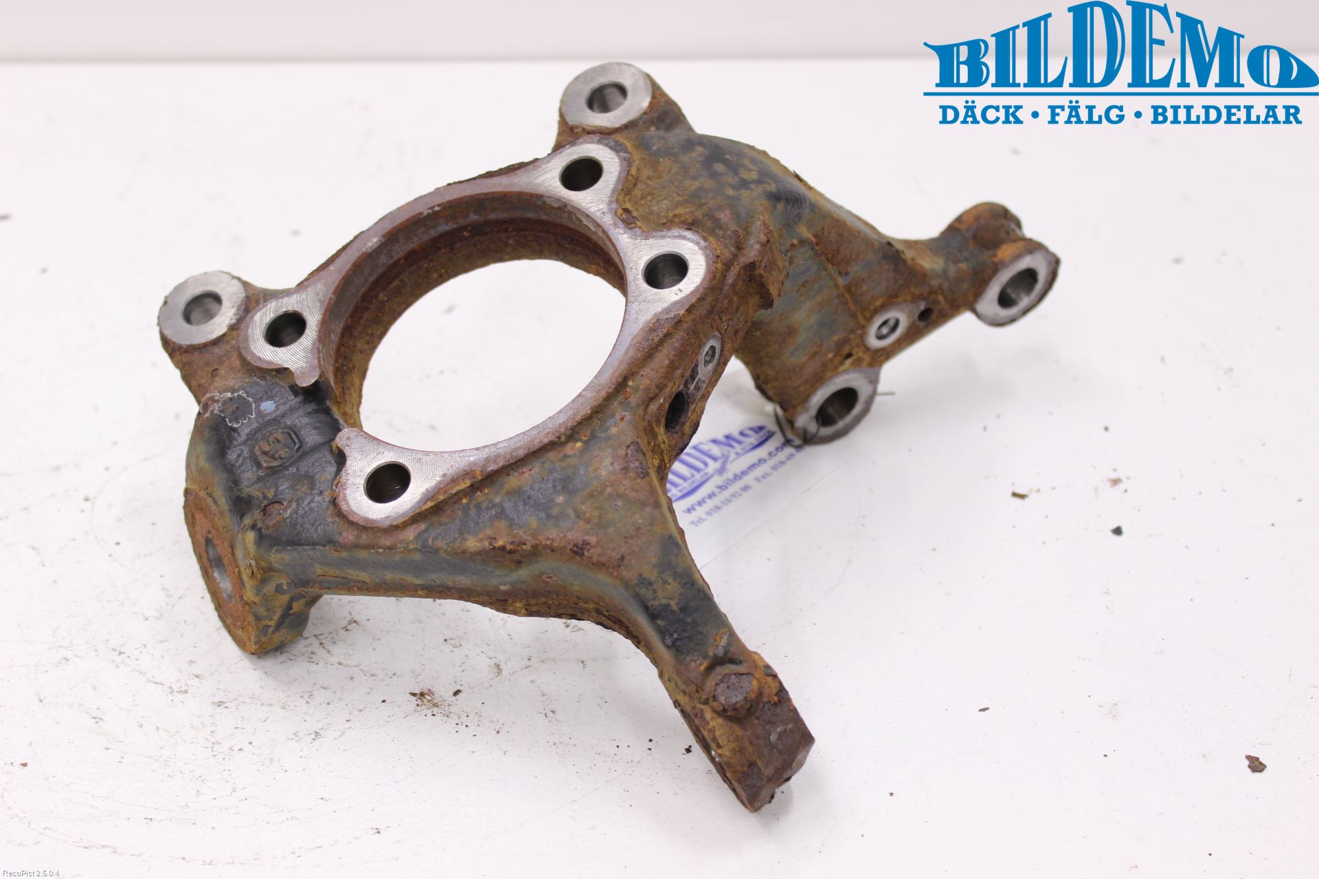 Toyota AURIS 07-09 Spindel Vf